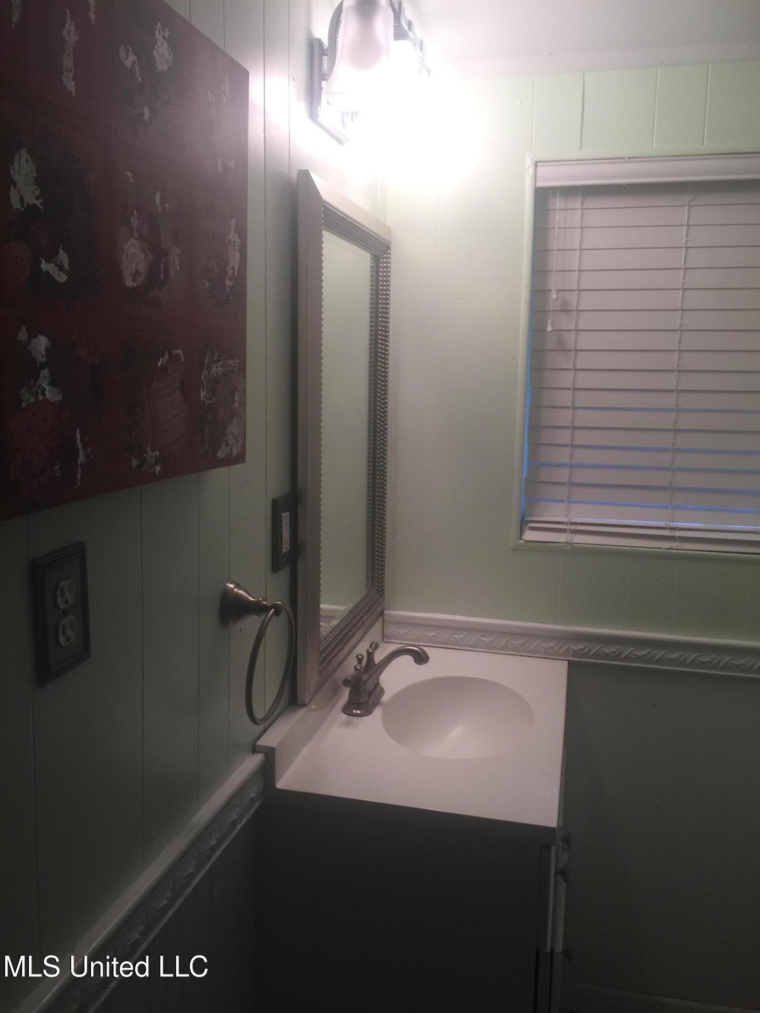 2758 E Benwood Drive Property Photo 5