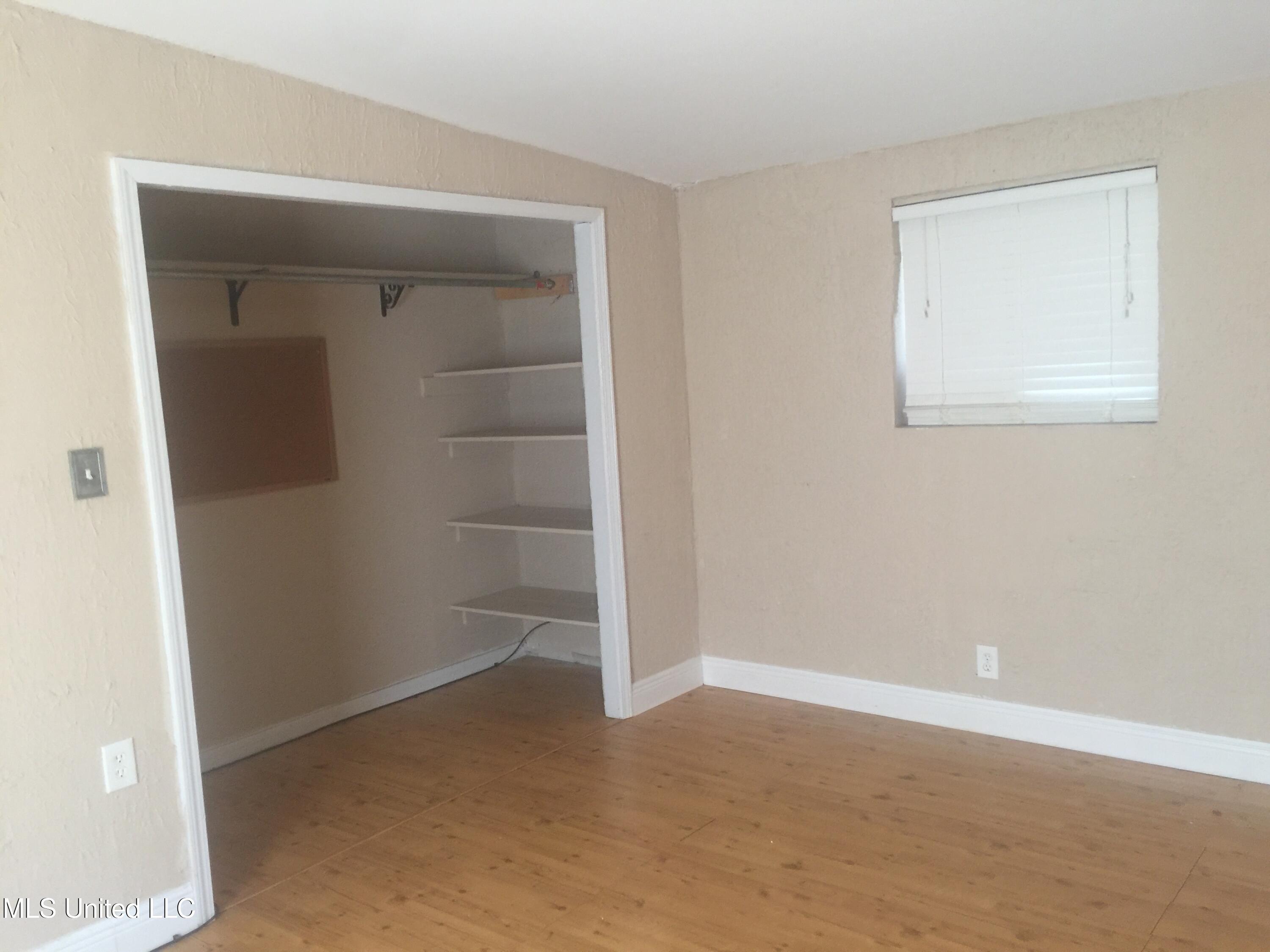 2758 E Benwood Drive Property Photo 6