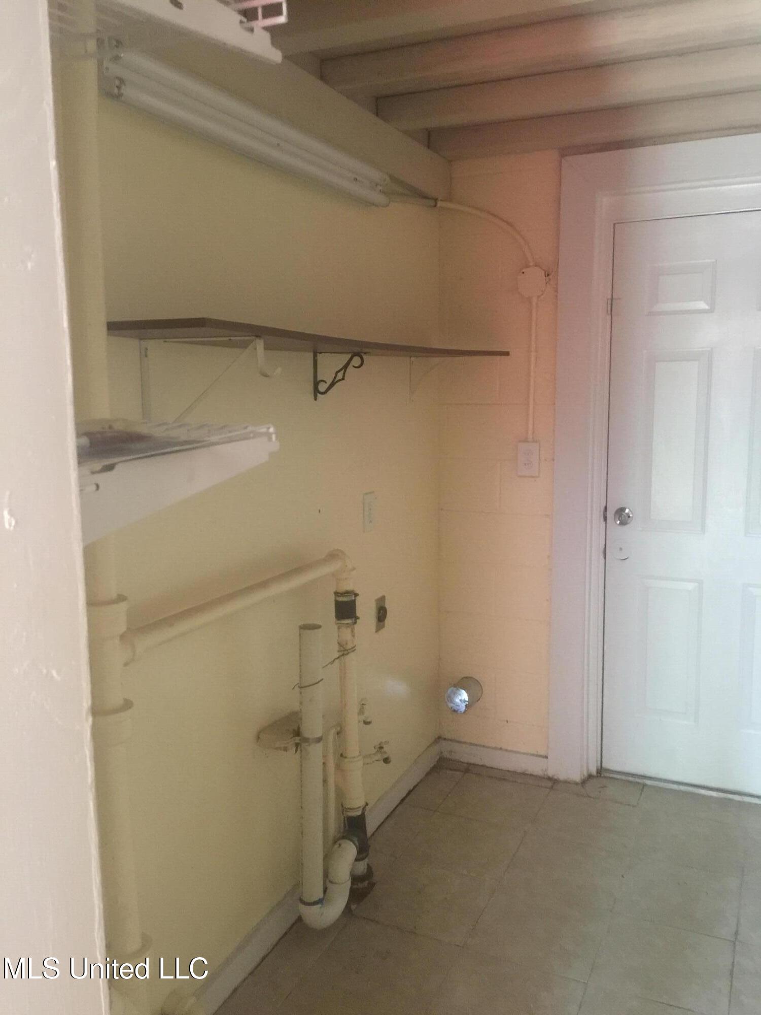 2758 E Benwood Drive Property Photo 8