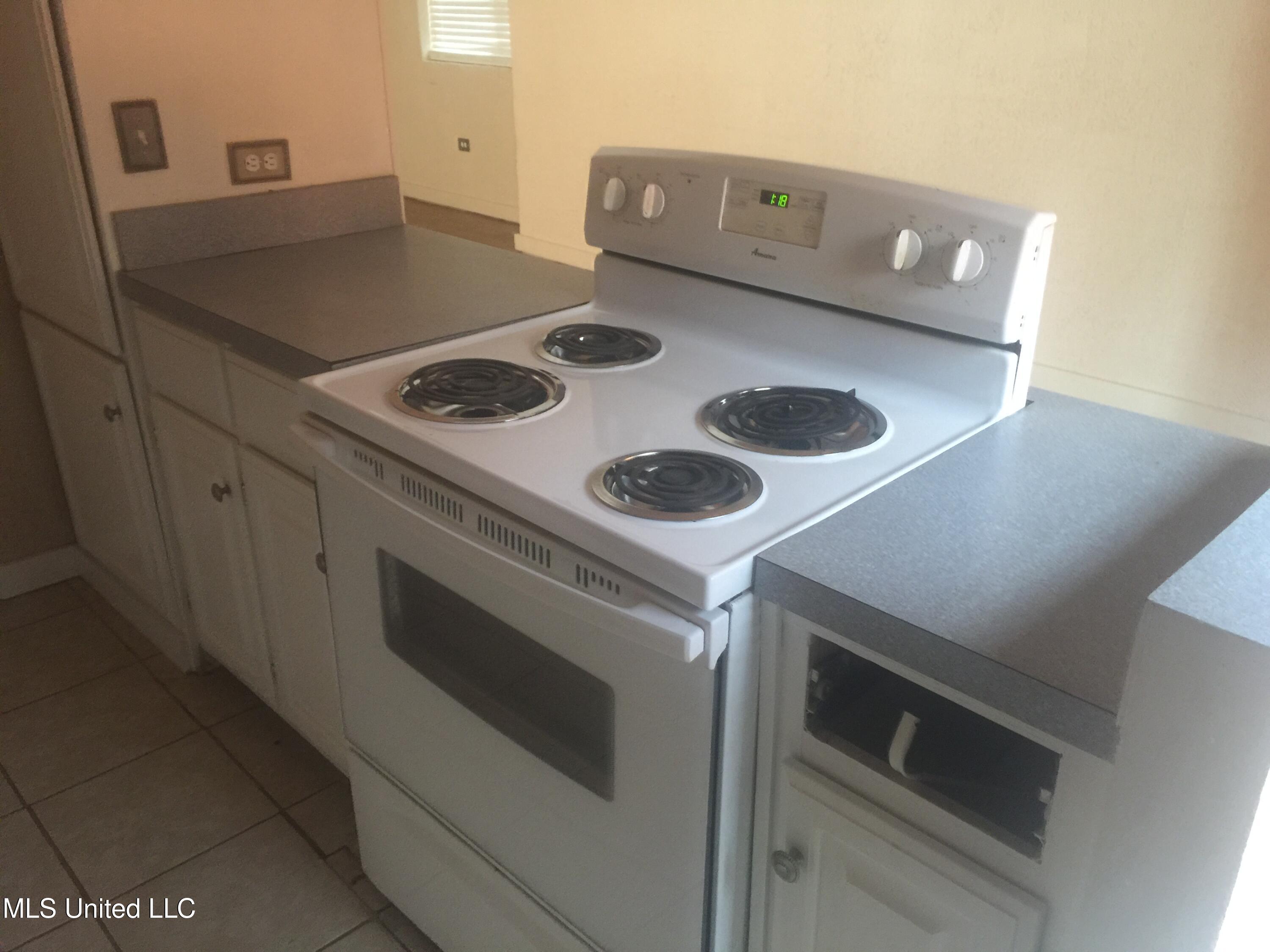 2758 E Benwood Drive Property Photo 9