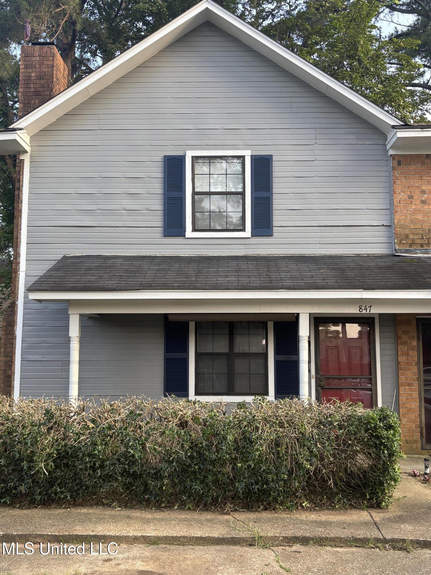 847 Woodbury Road Property Photo 1