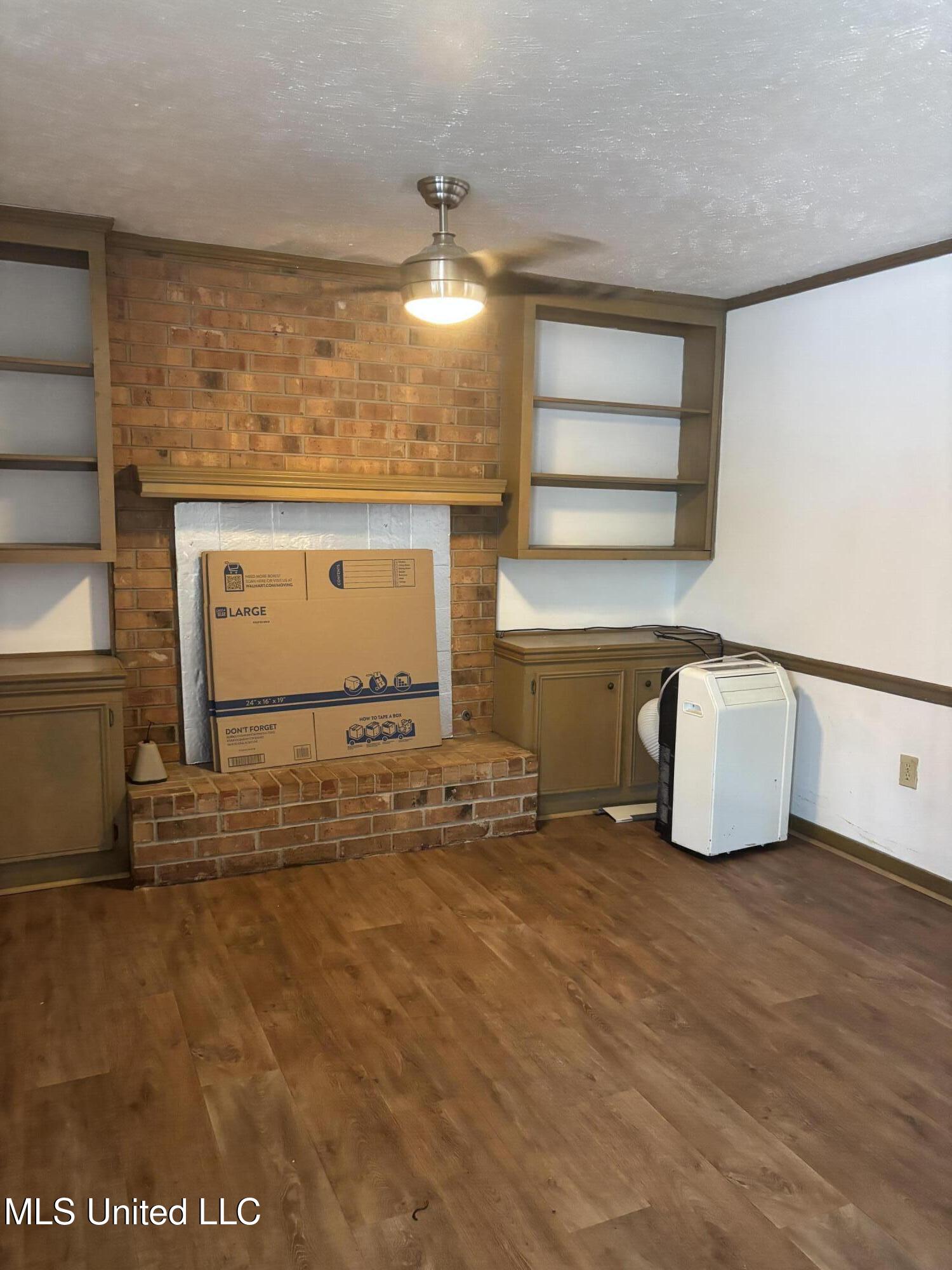 847 Woodbury Road Property Photo 2