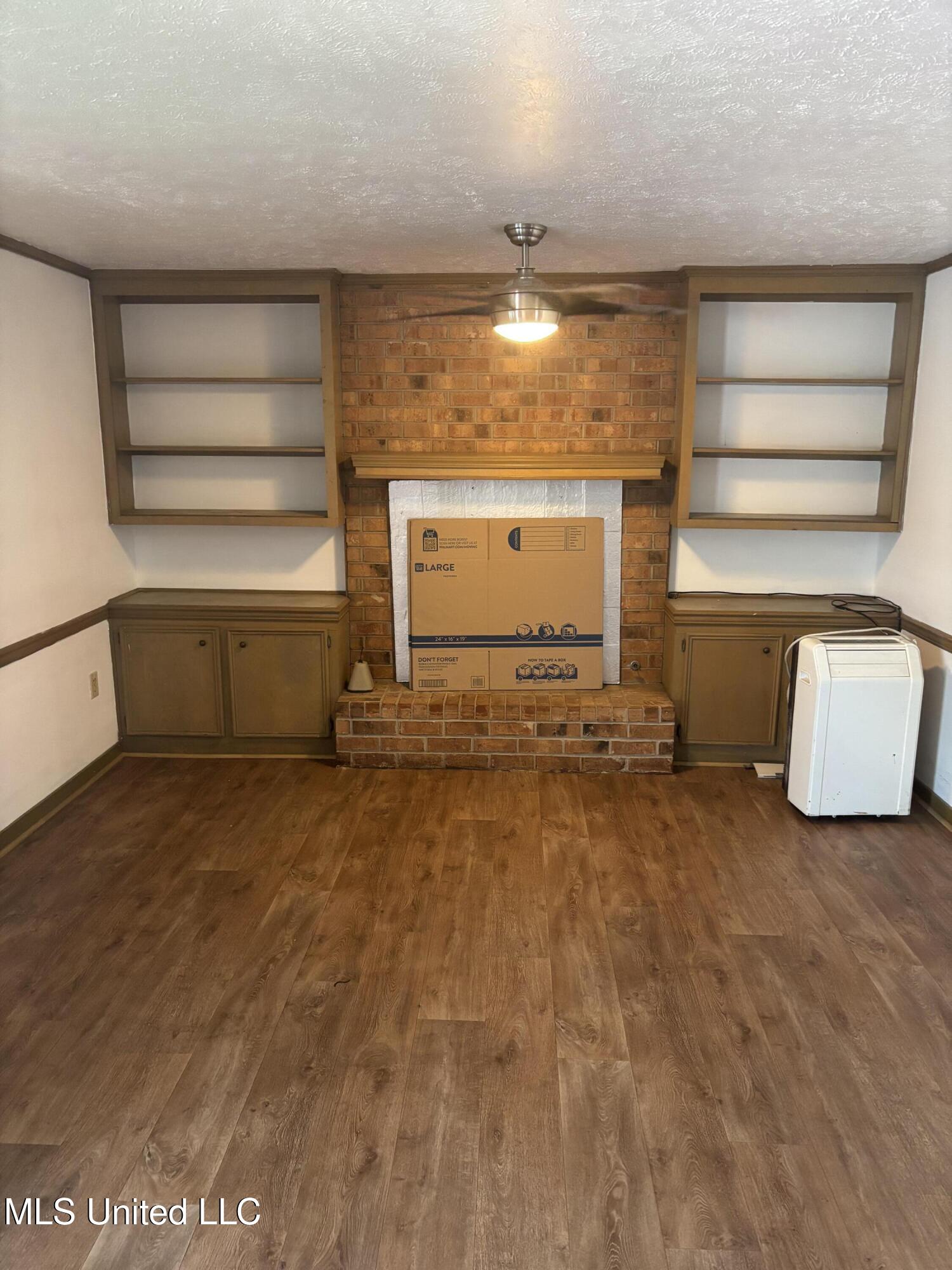 847 Woodbury Road Property Photo 3