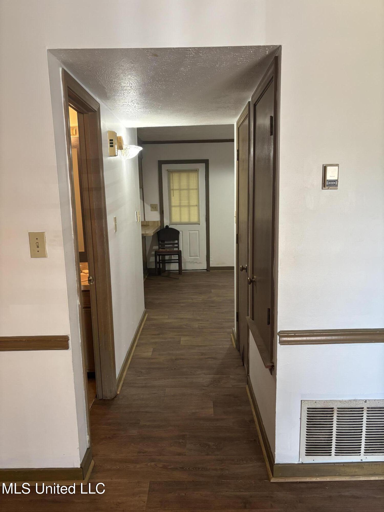 847 Woodbury Road Property Photo 4