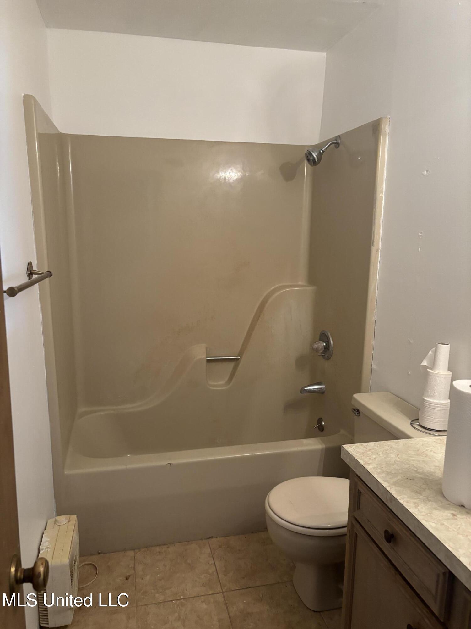 847 Woodbury Road Property Photo 5