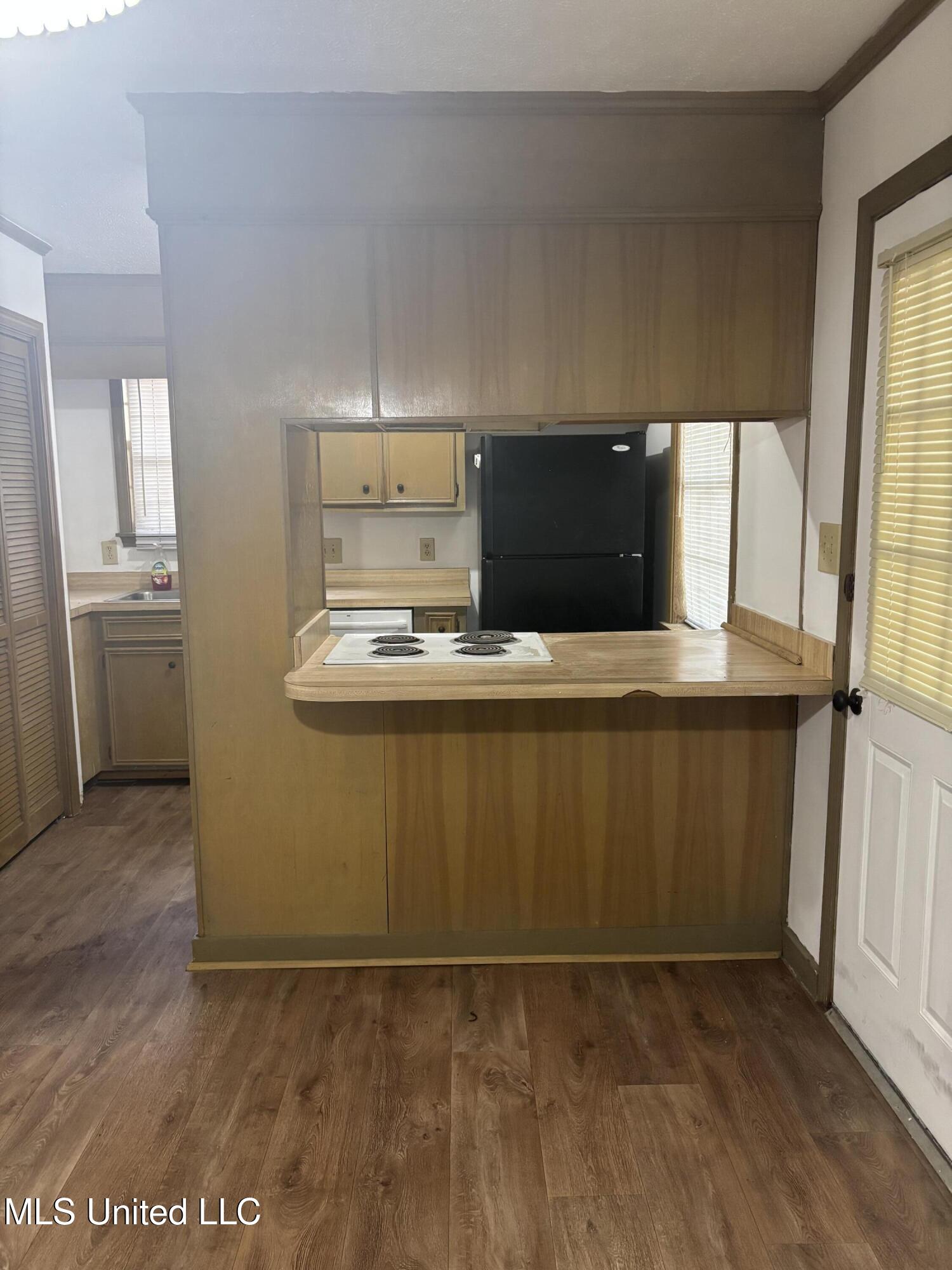 847 Woodbury Road Property Photo 6