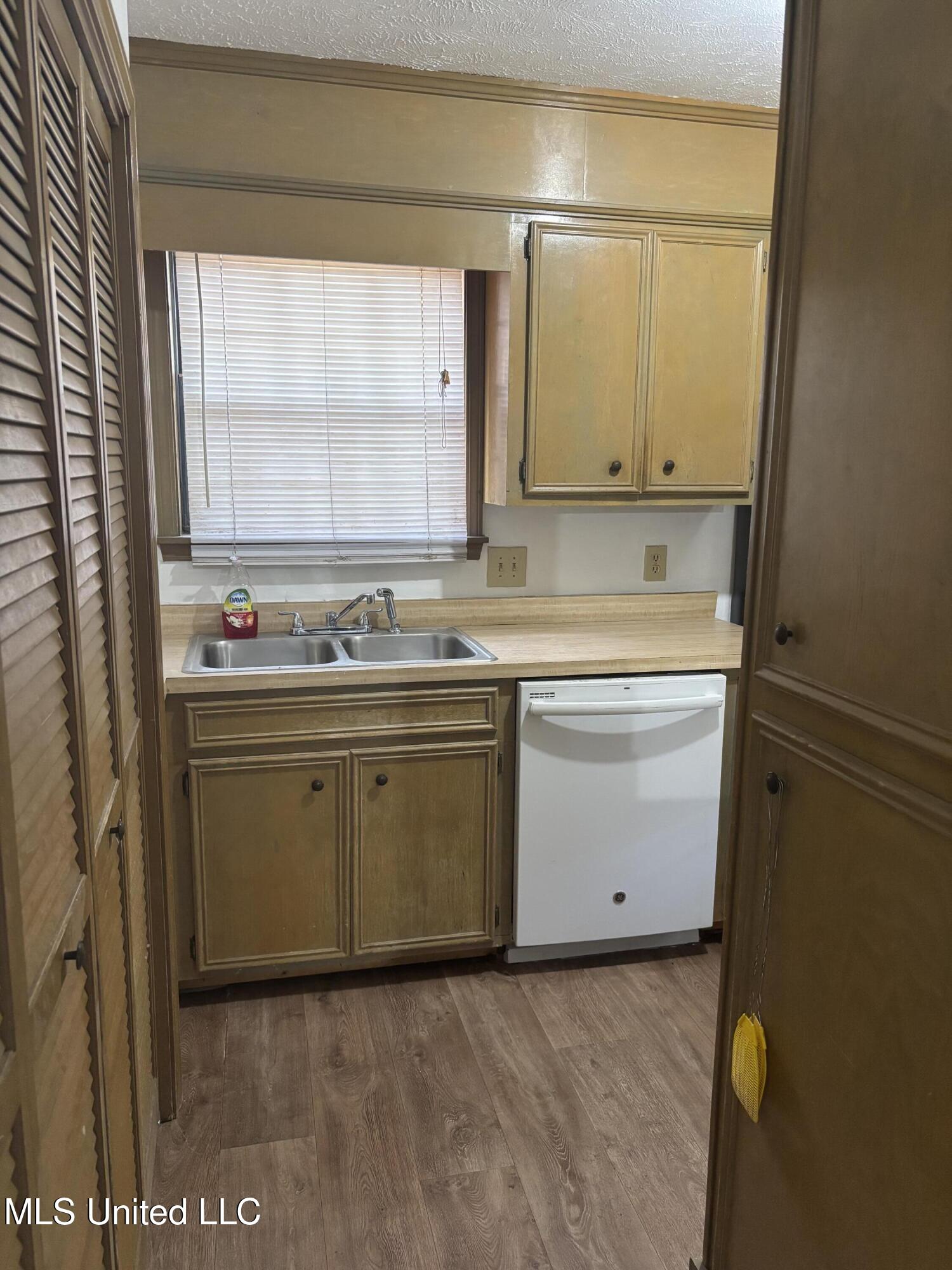 847 Woodbury Road Property Photo 7