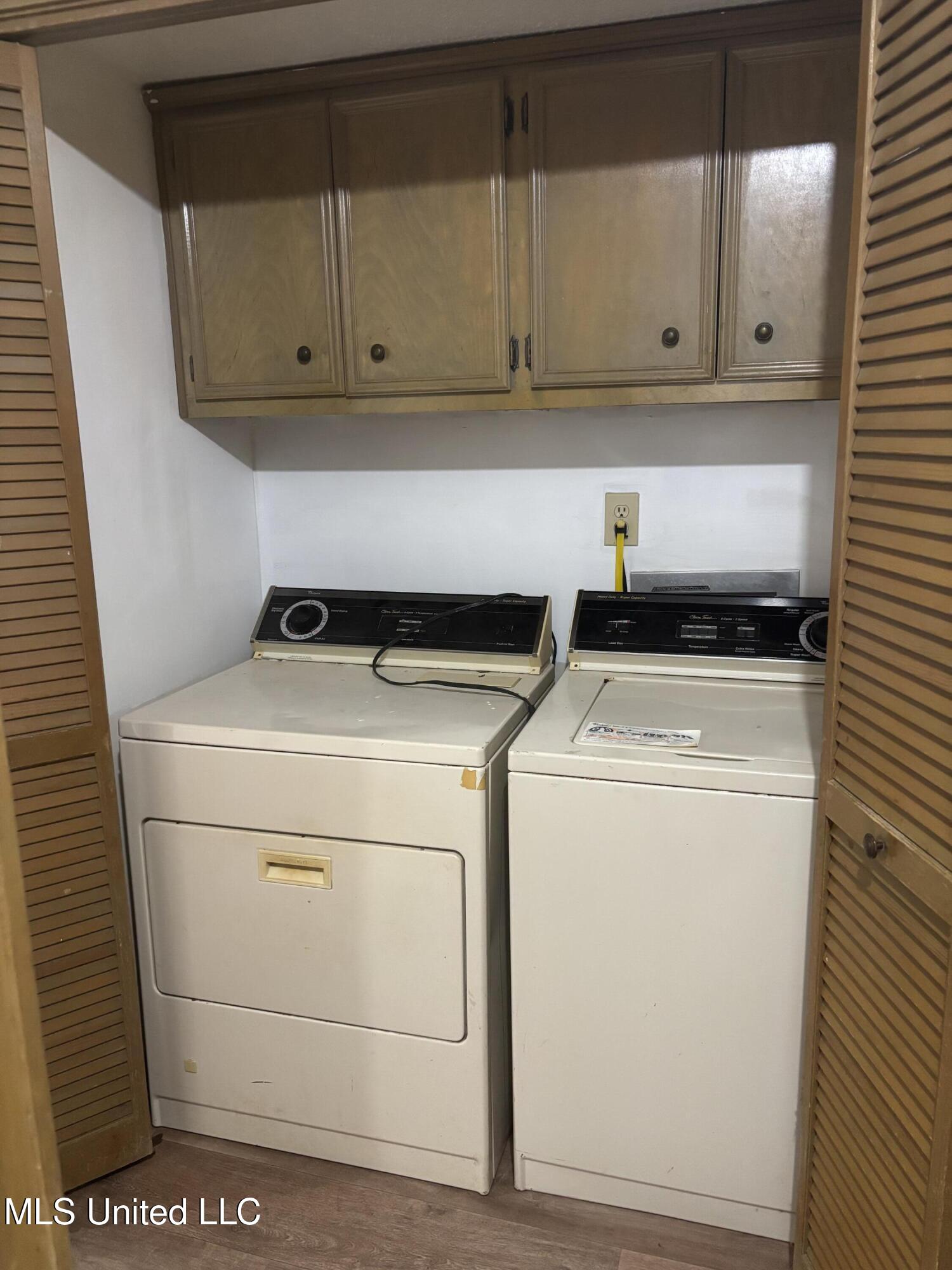 847 Woodbury Road Property Photo 8