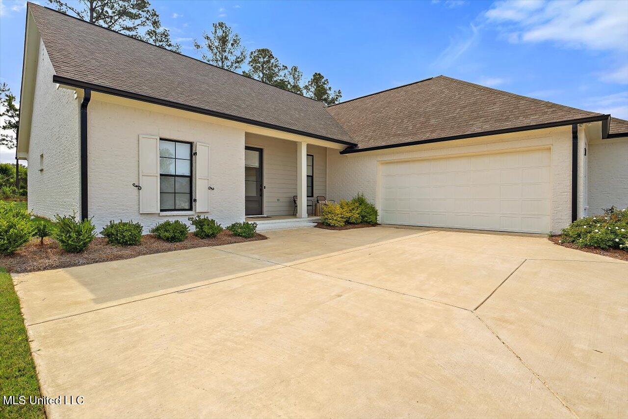 122 Seymour Drive Property Photo 4