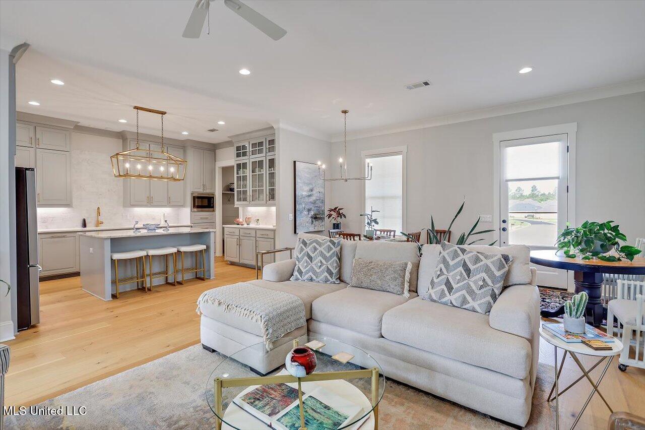 122 Seymour Drive Property Photo 8