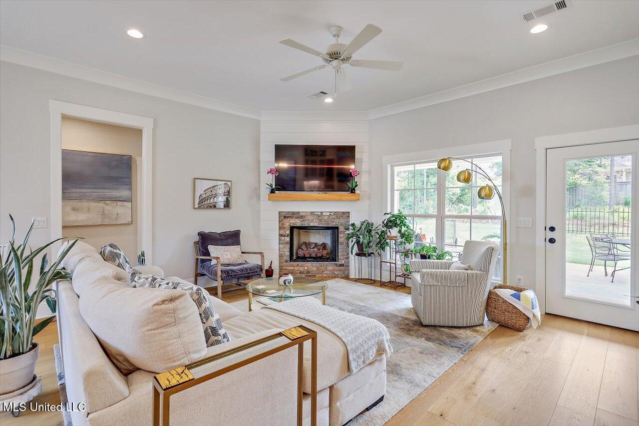 122 Seymour Drive Property Photo 9