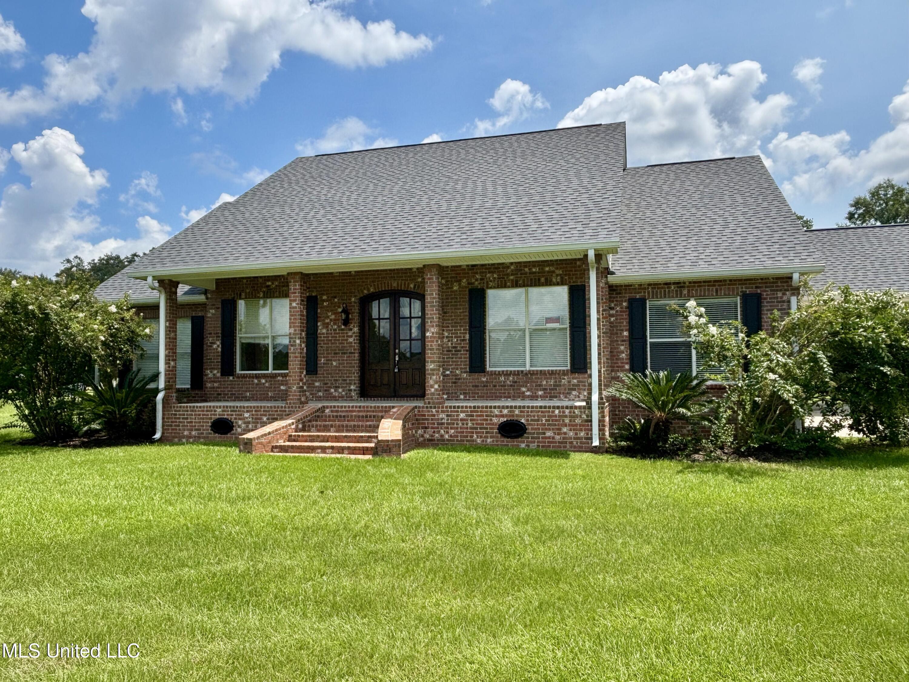 8 Jennie Lane Property Photo 1