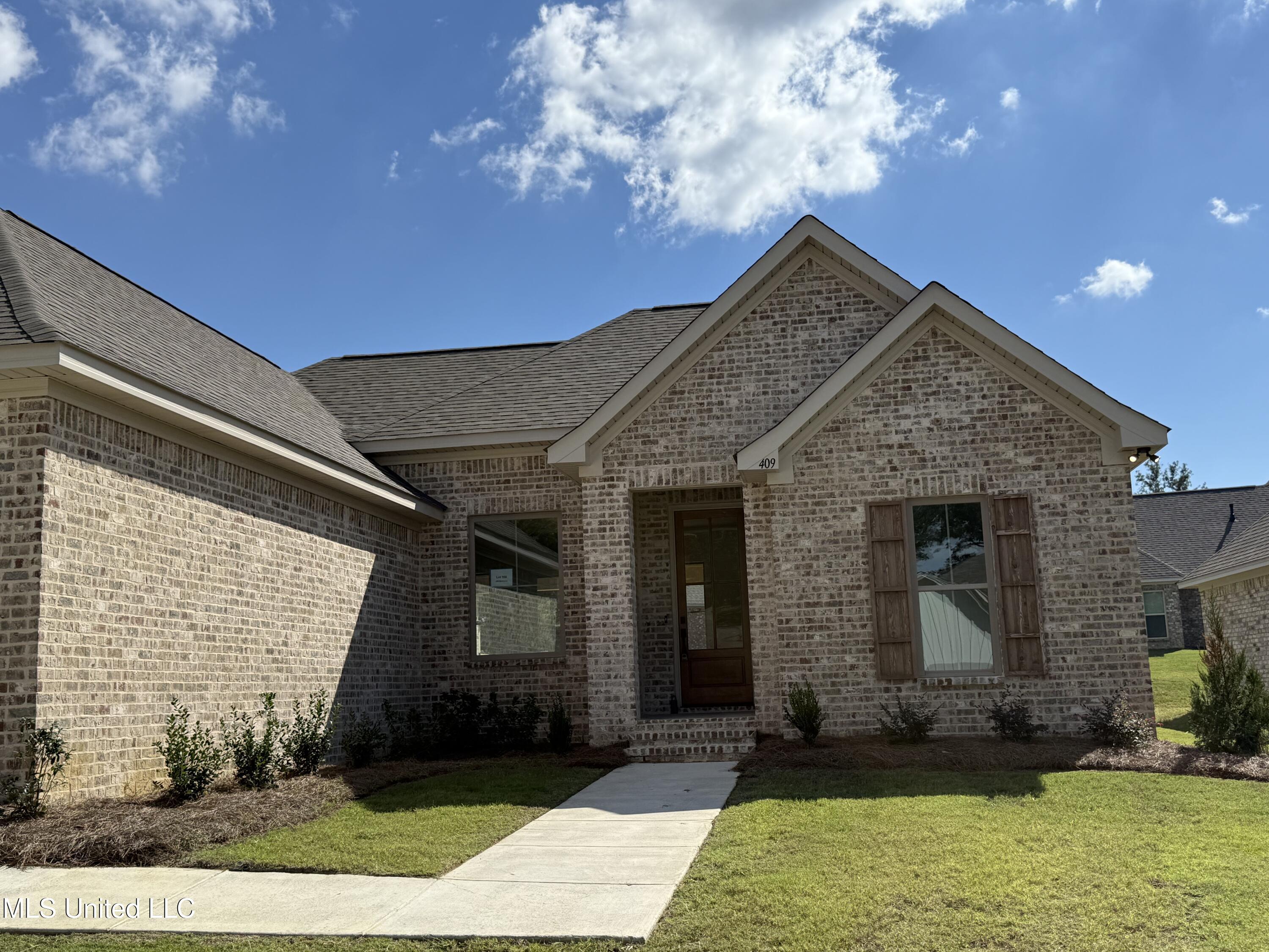 409 Butternut Drive Property Photo 1