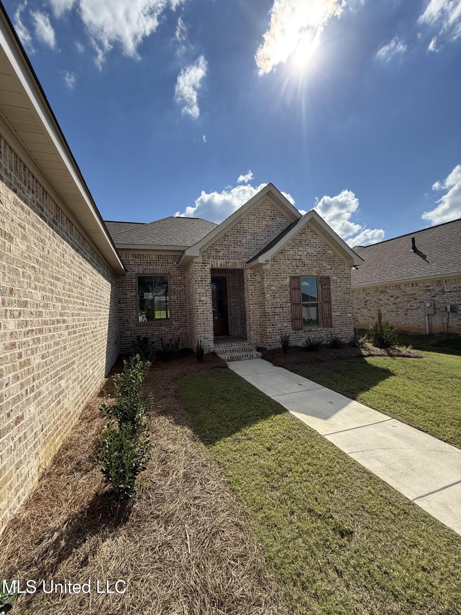 409 Butternut Drive Property Photo 2