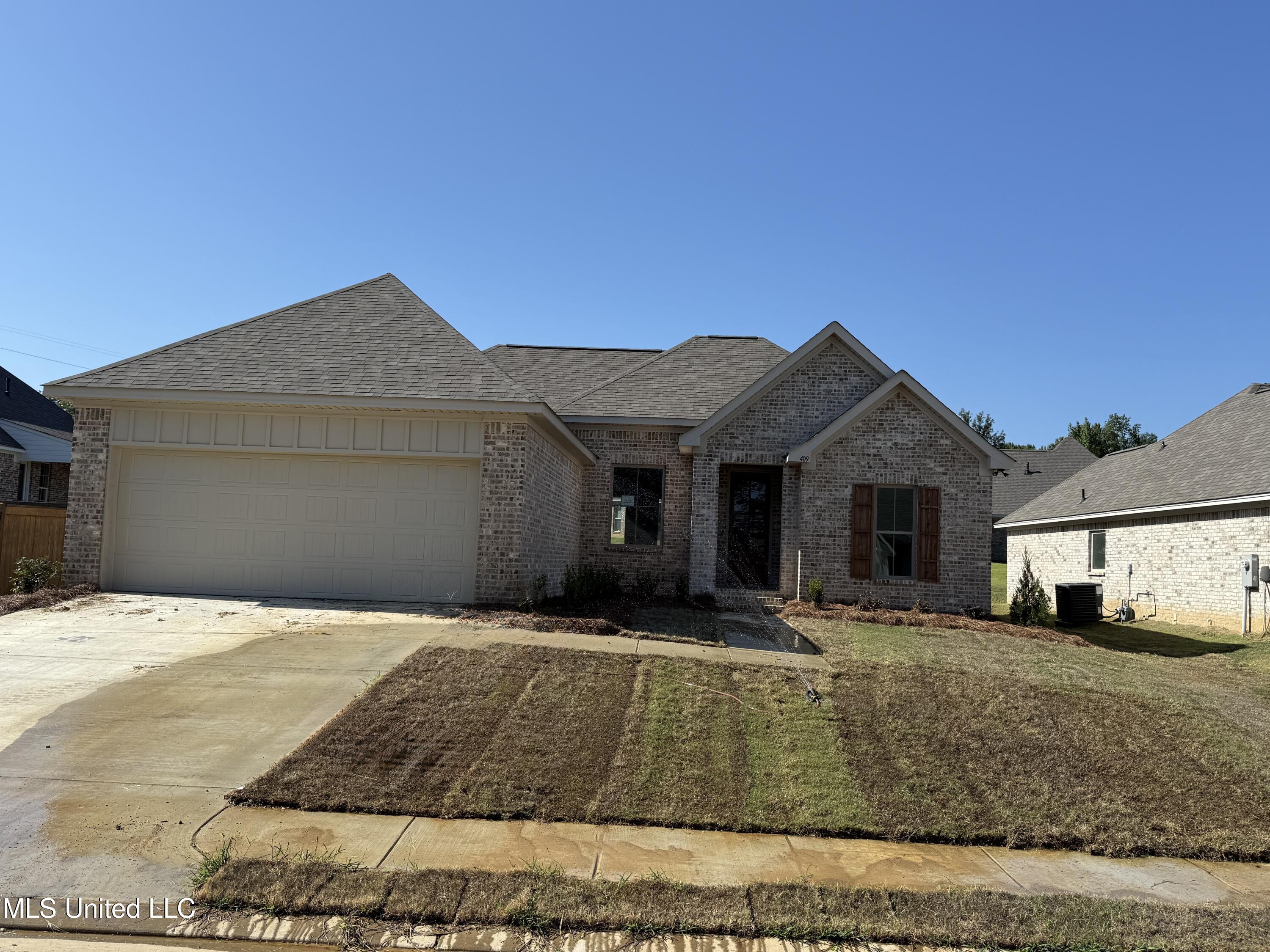 409 Butternut Drive Property Photo 3