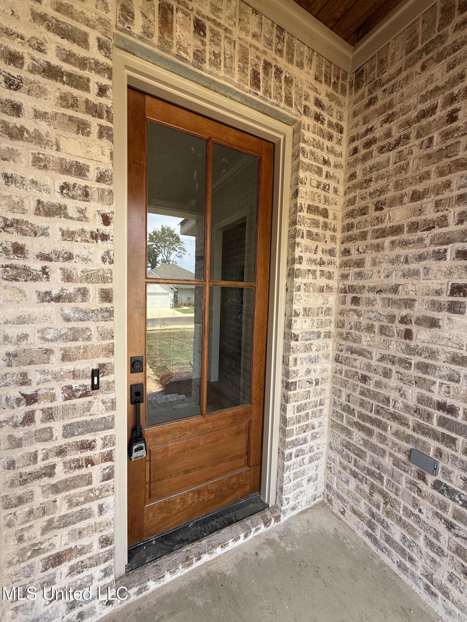 409 Butternut Drive Property Photo 4