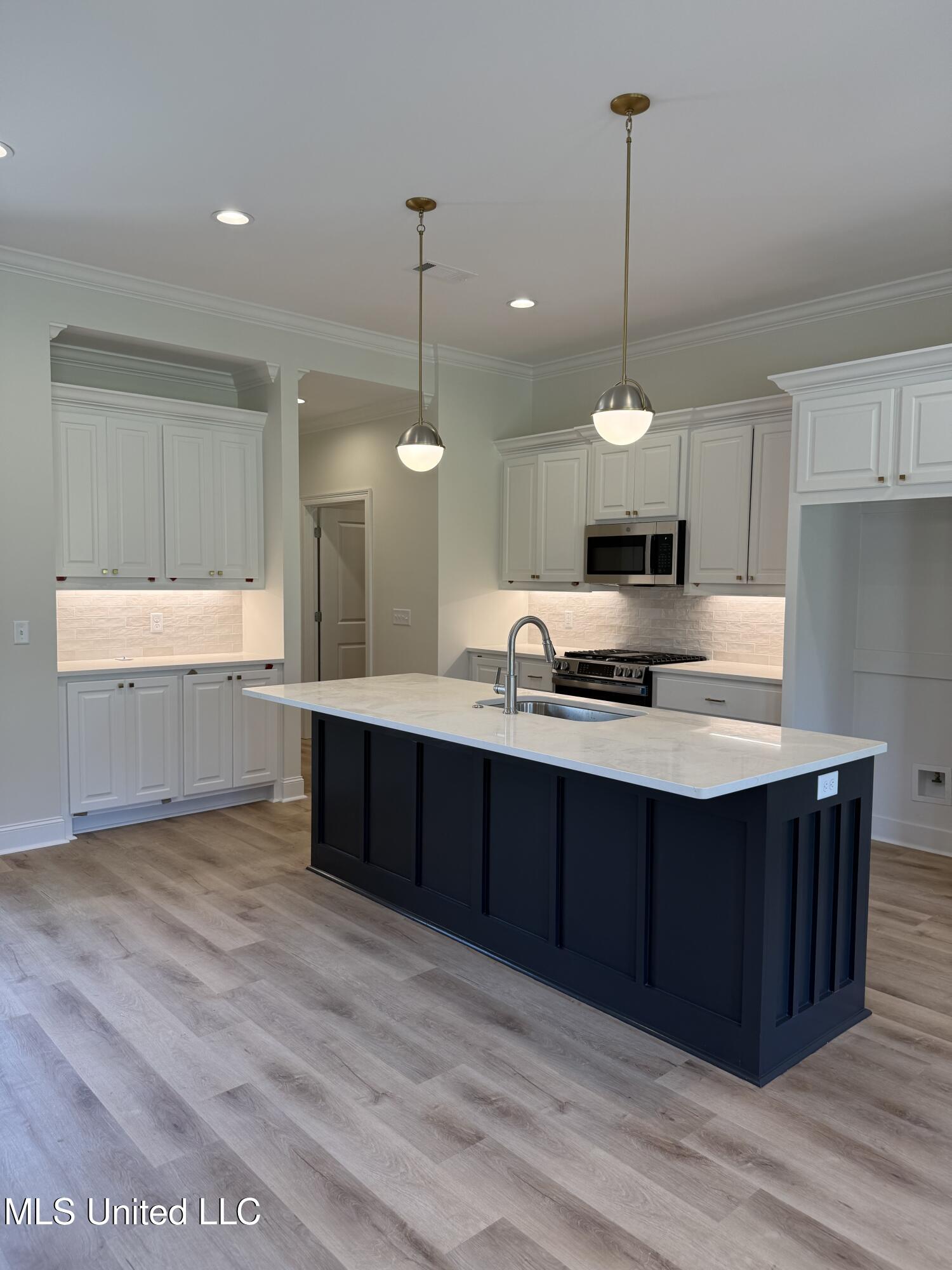 409 Butternut Drive Property Photo 6