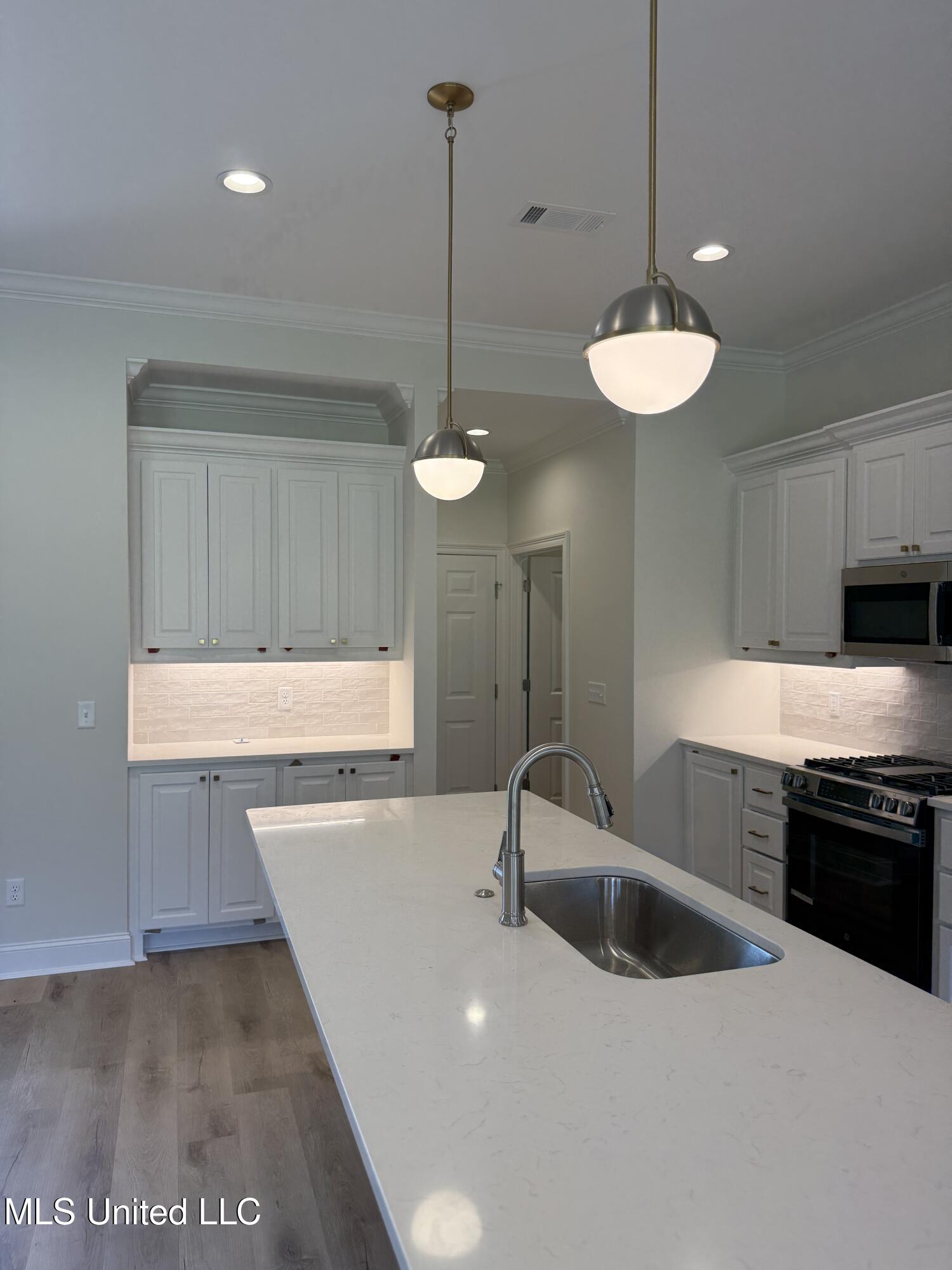 409 Butternut Drive Property Photo 7