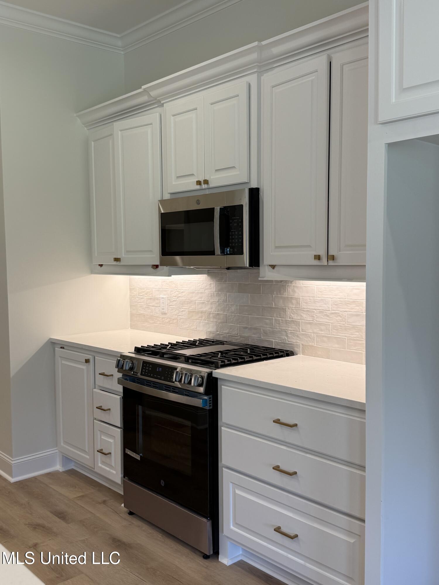 409 Butternut Drive Property Photo 8