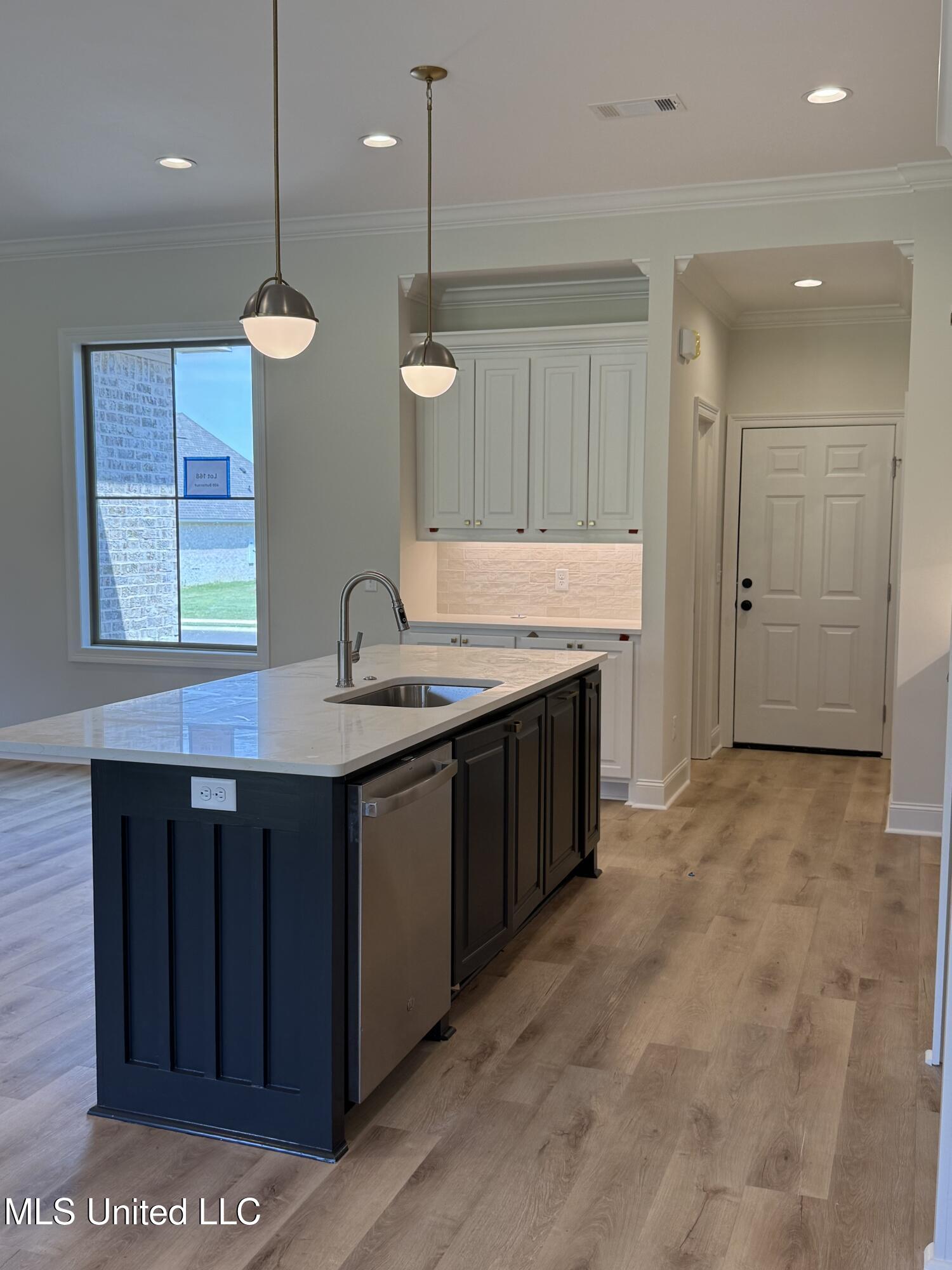 409 Butternut Drive Property Photo 9