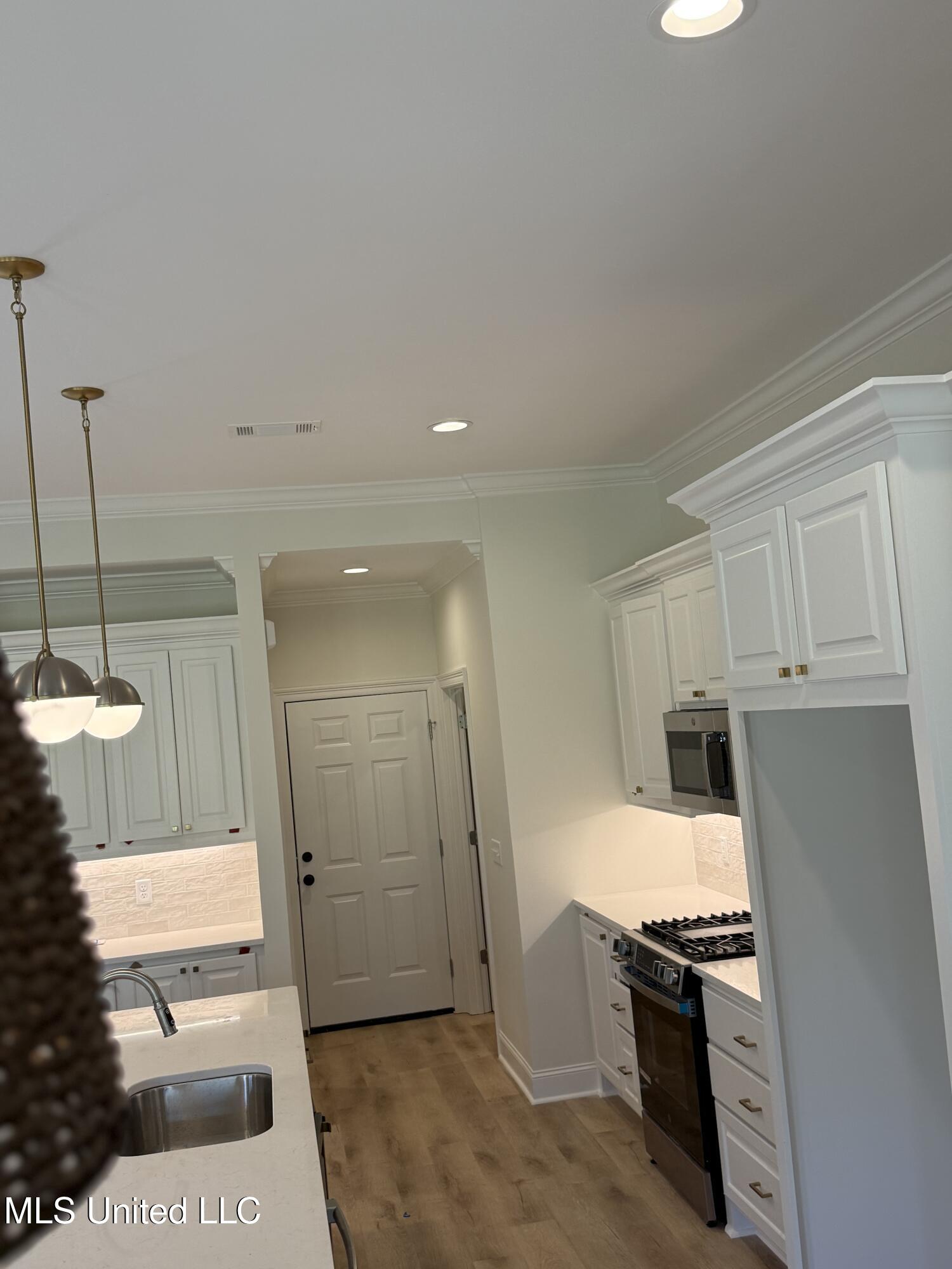 409 Butternut Drive Property Photo 11