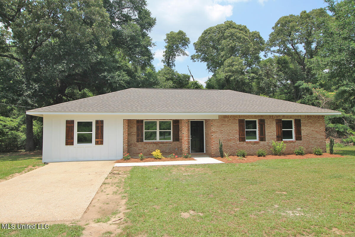 136 Childress Road Property Photo 1