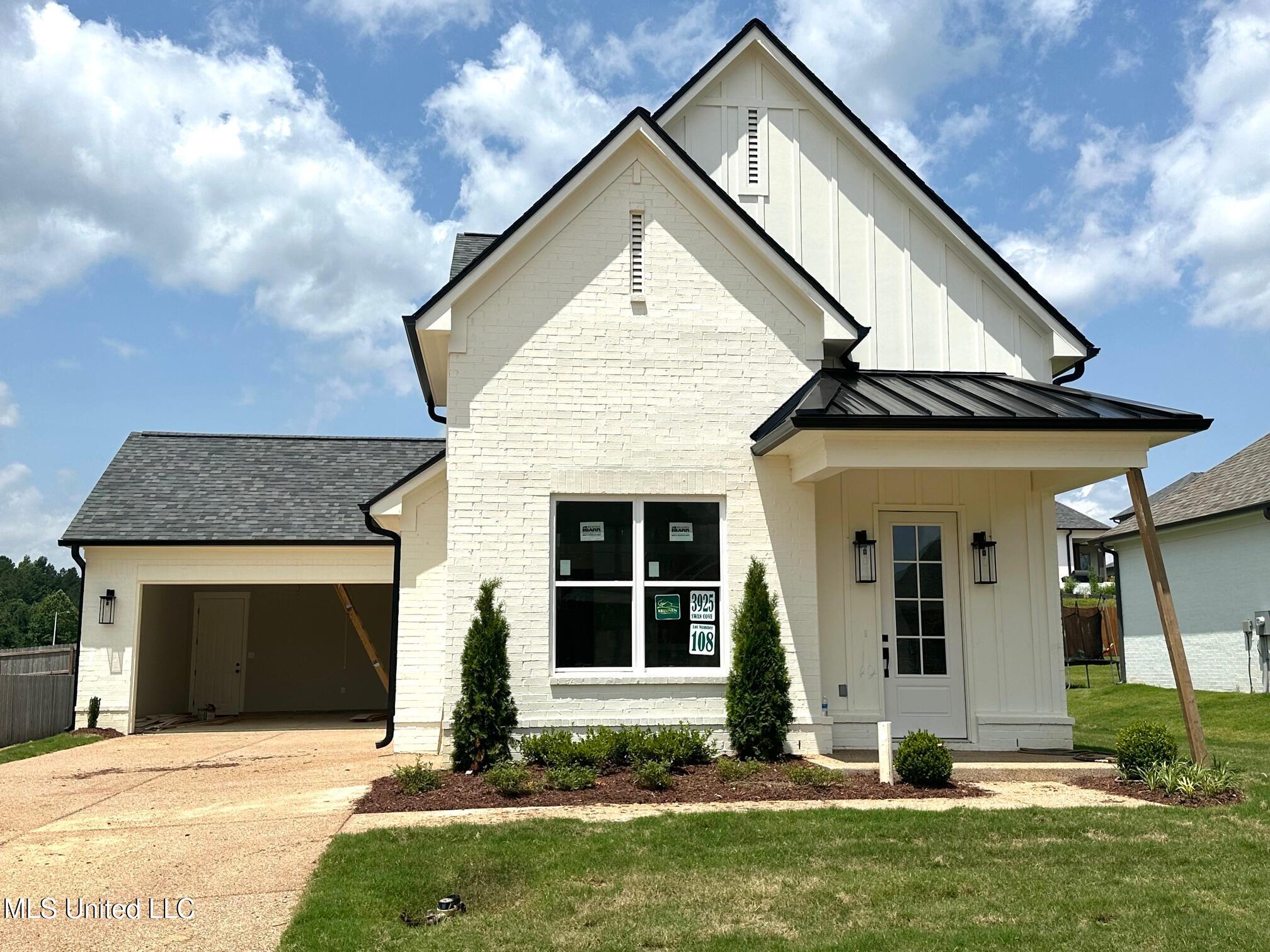 3925 Swan Cove Property Photo 1