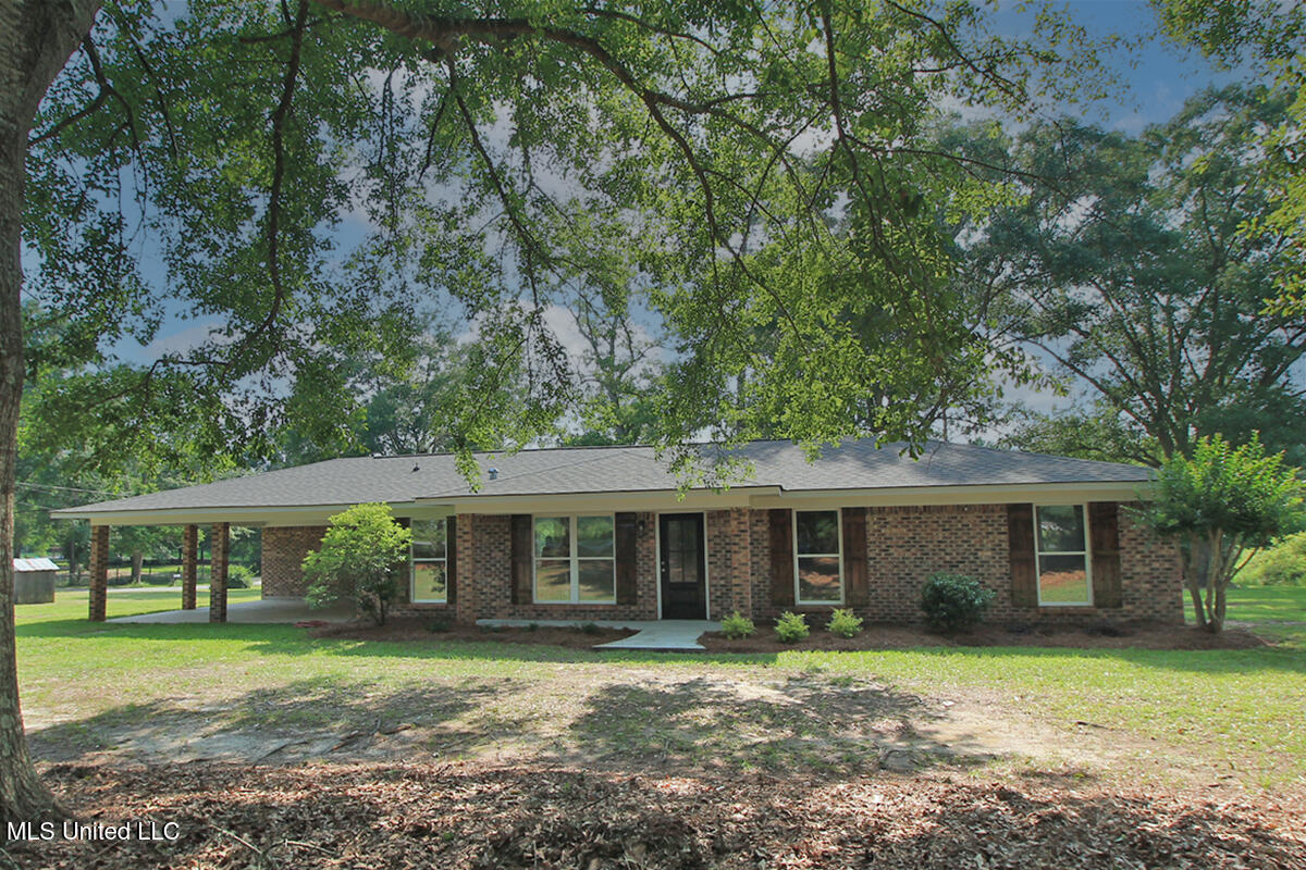 141 Edger Emerson Circle Property Photo 1