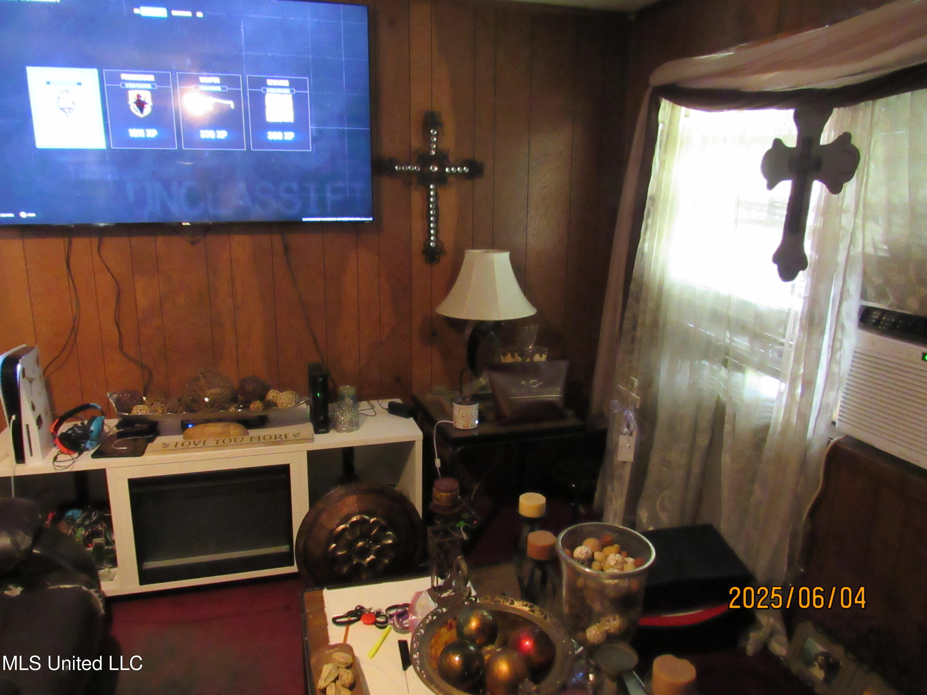 601 Central Property Photo 3