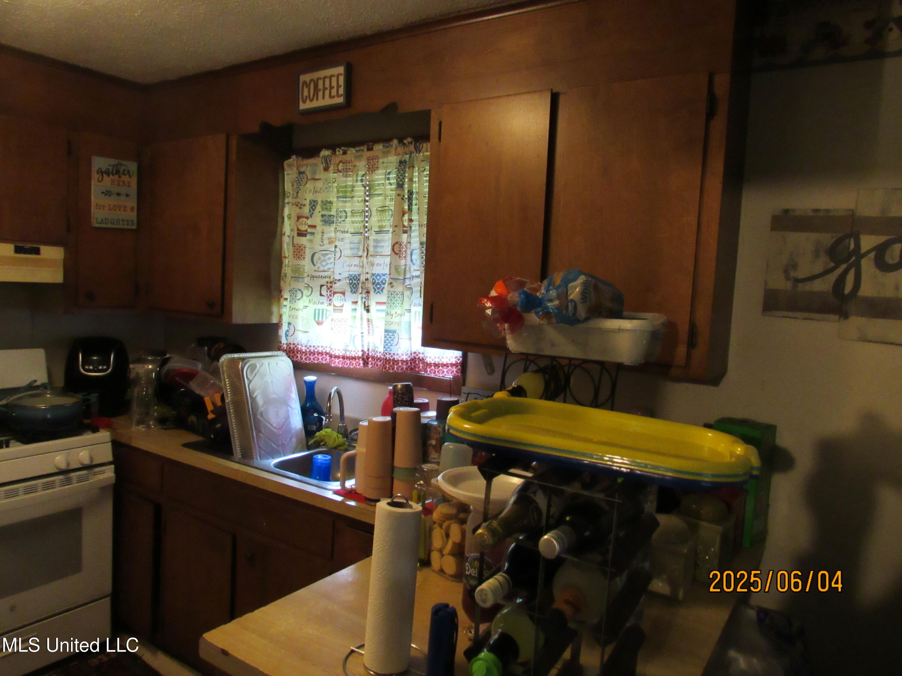 601 Central Property Photo 4