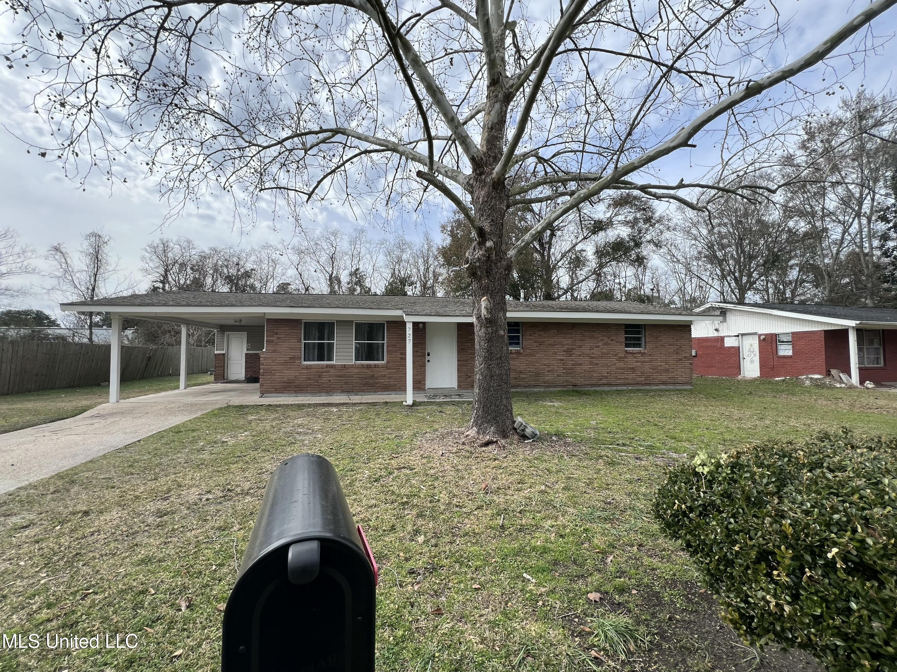 727 Carter Drive Property Photo