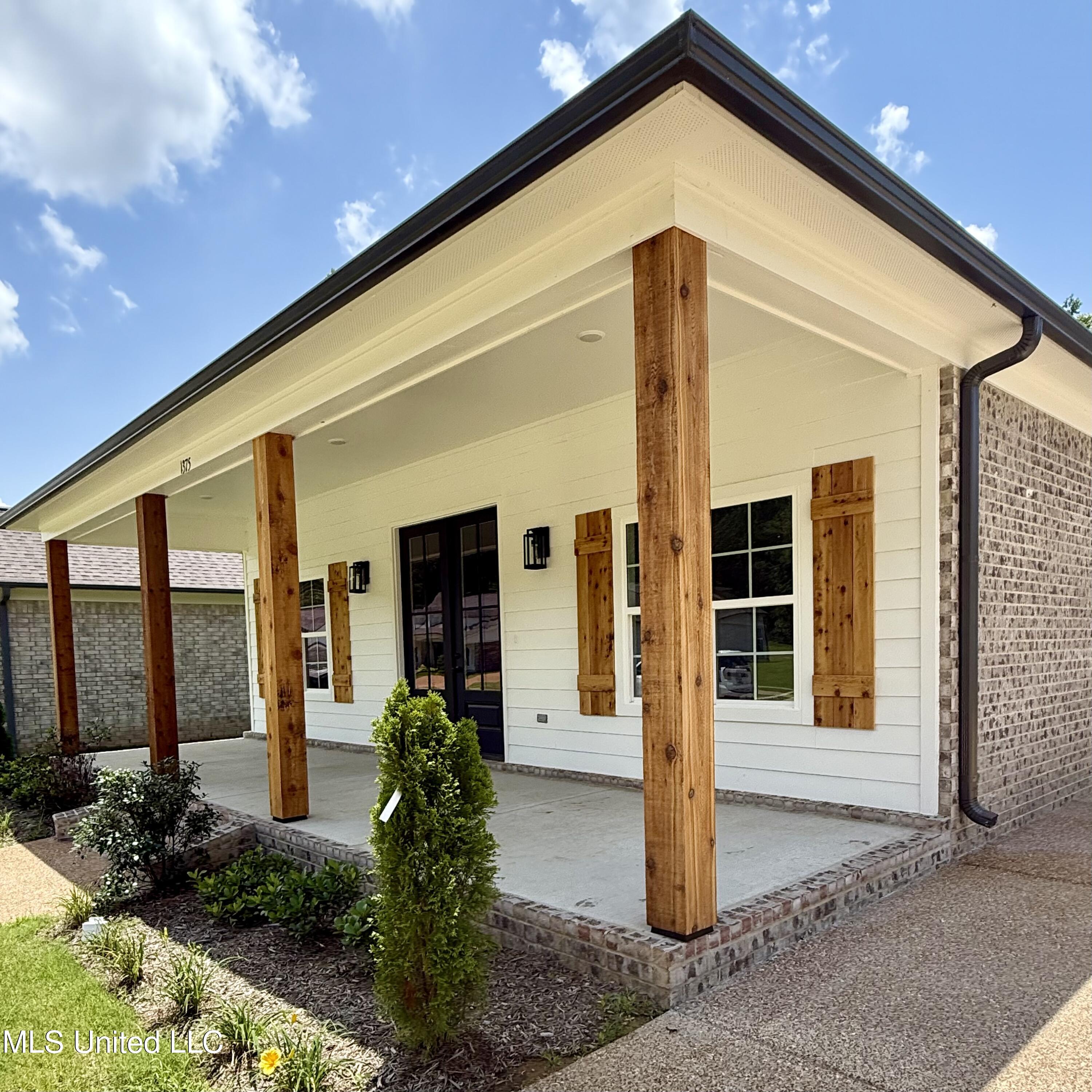 660 Wells Drive Property Photo 1