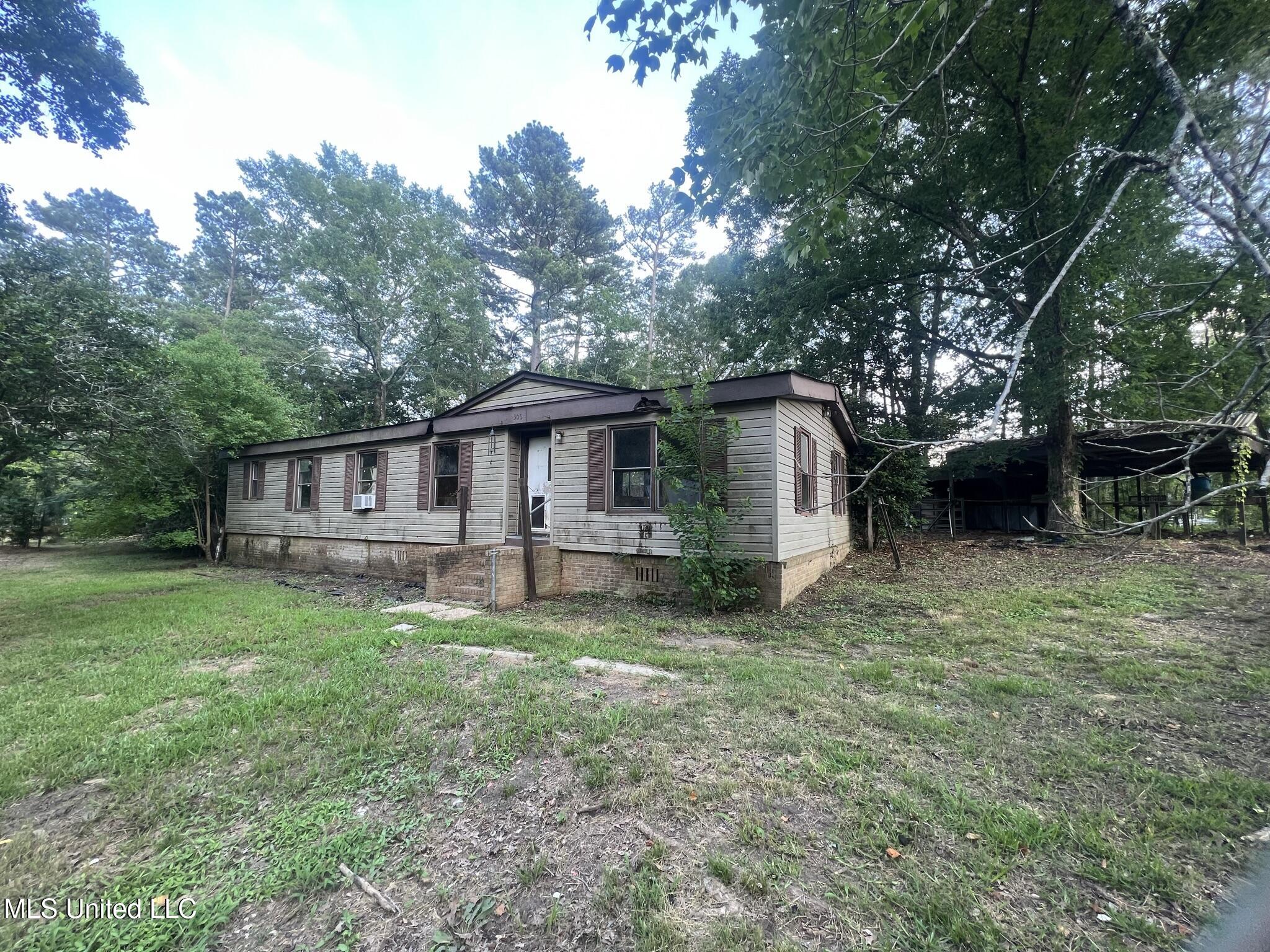 306 Courtney Circle Property Photo 1