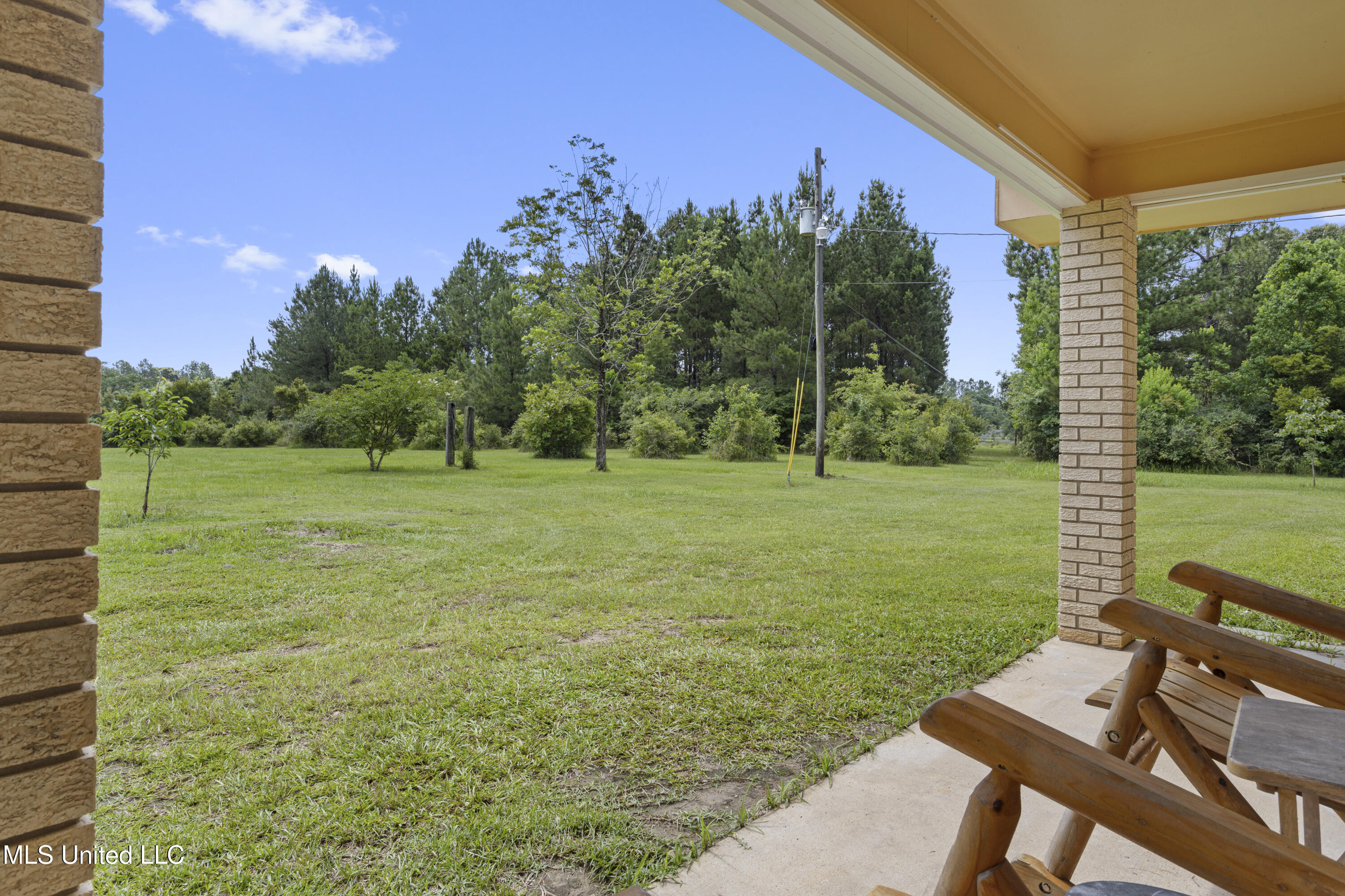 23601 Hinton Road Property Photo 3