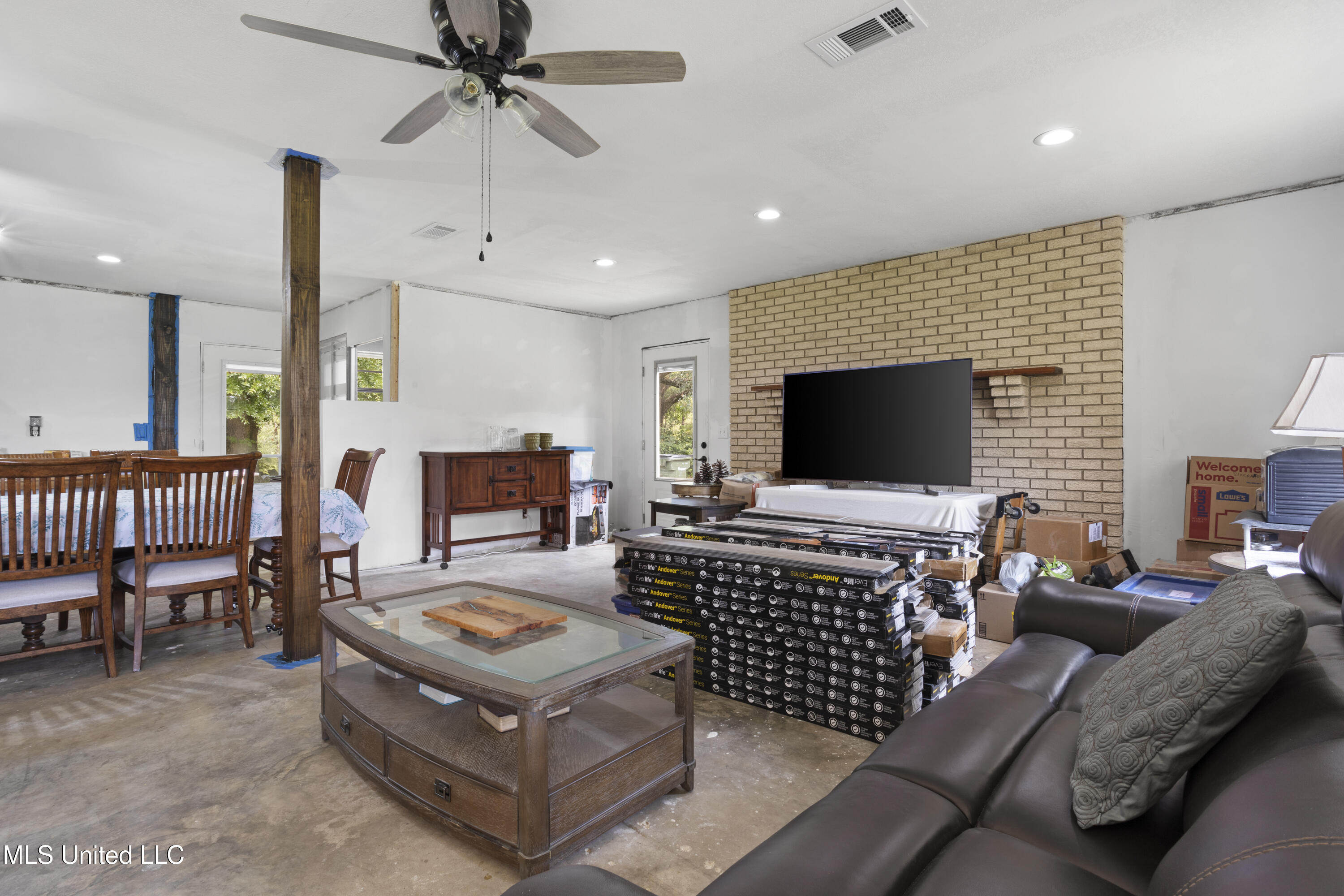 23601 Hinton Road Property Photo 5