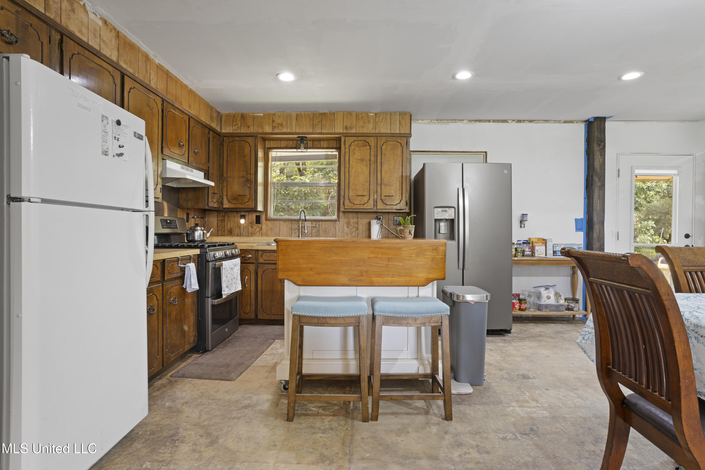 23601 Hinton Road Property Photo 7