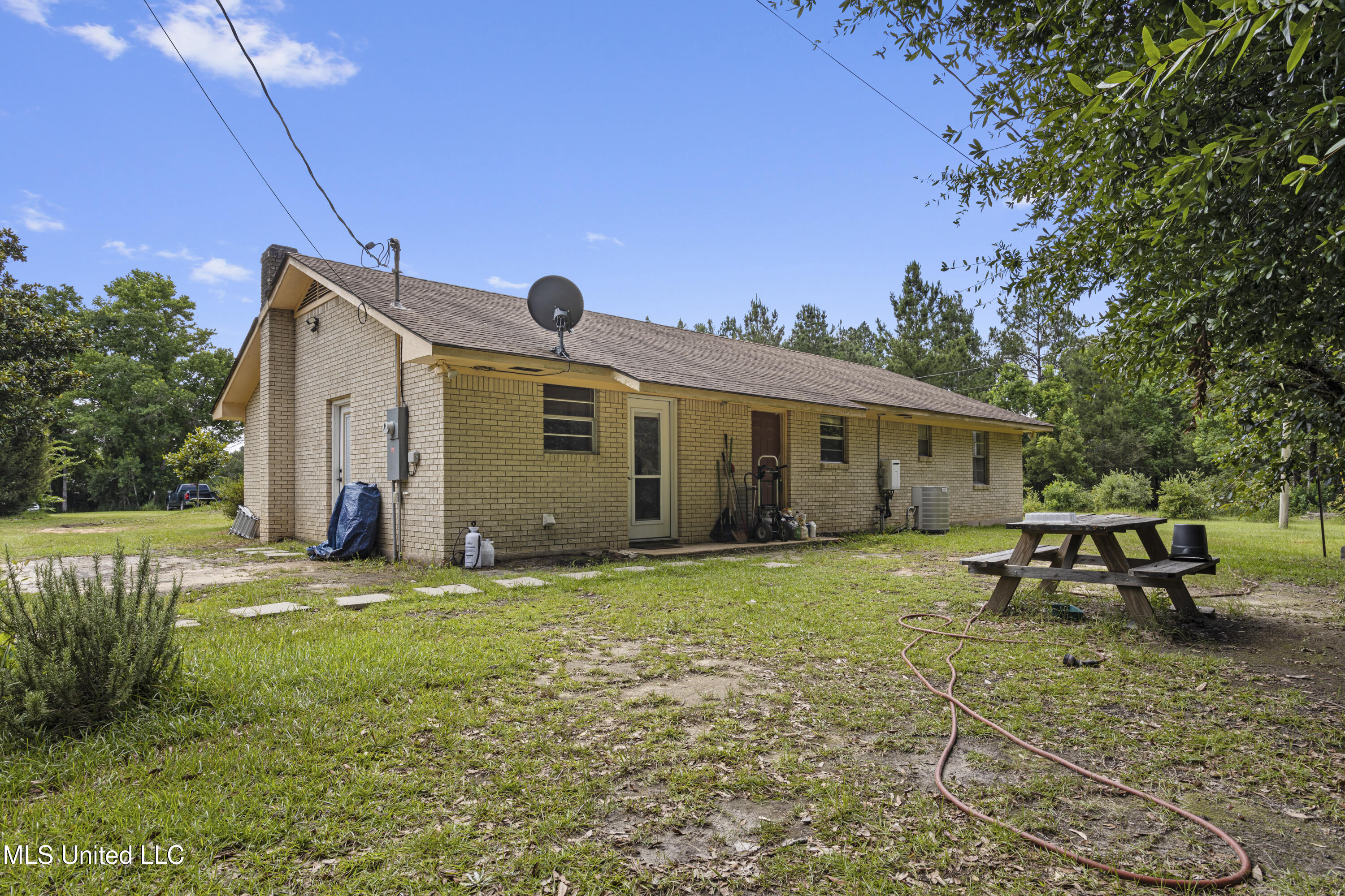 23601 Hinton Road Property Photo 17