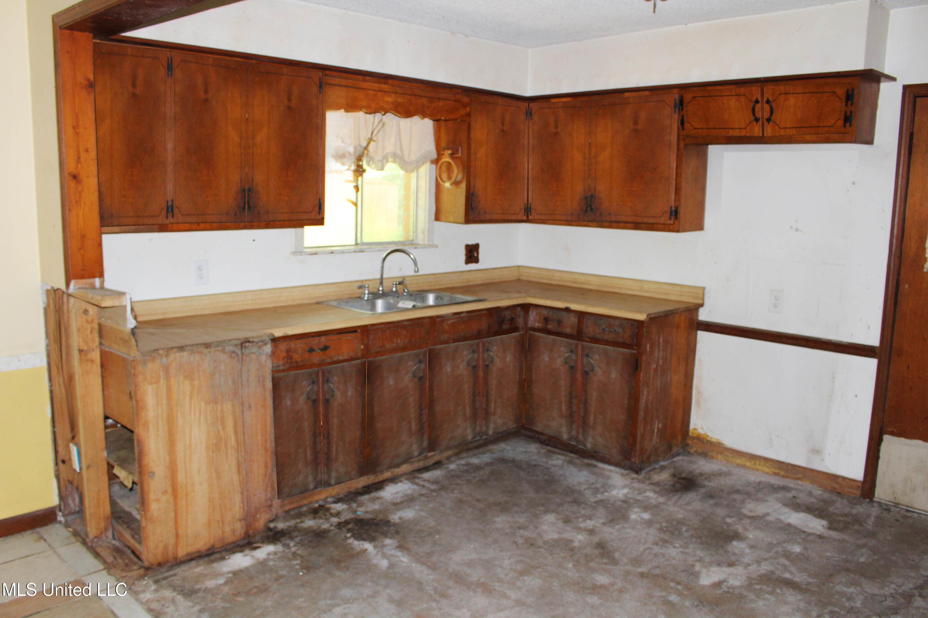 205 Shalimar Drive Property Photo 3