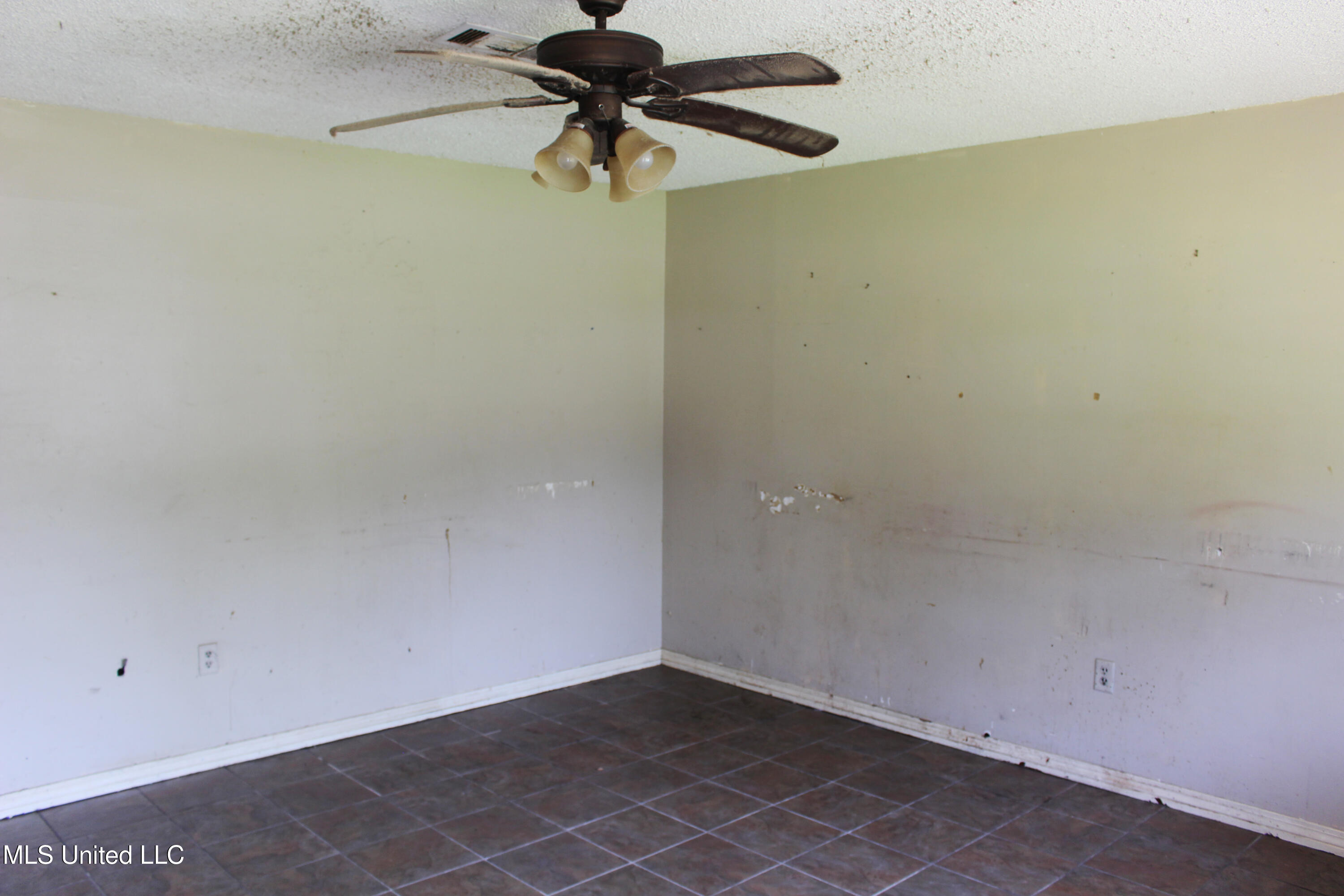 205 Shalimar Drive Property Photo 4