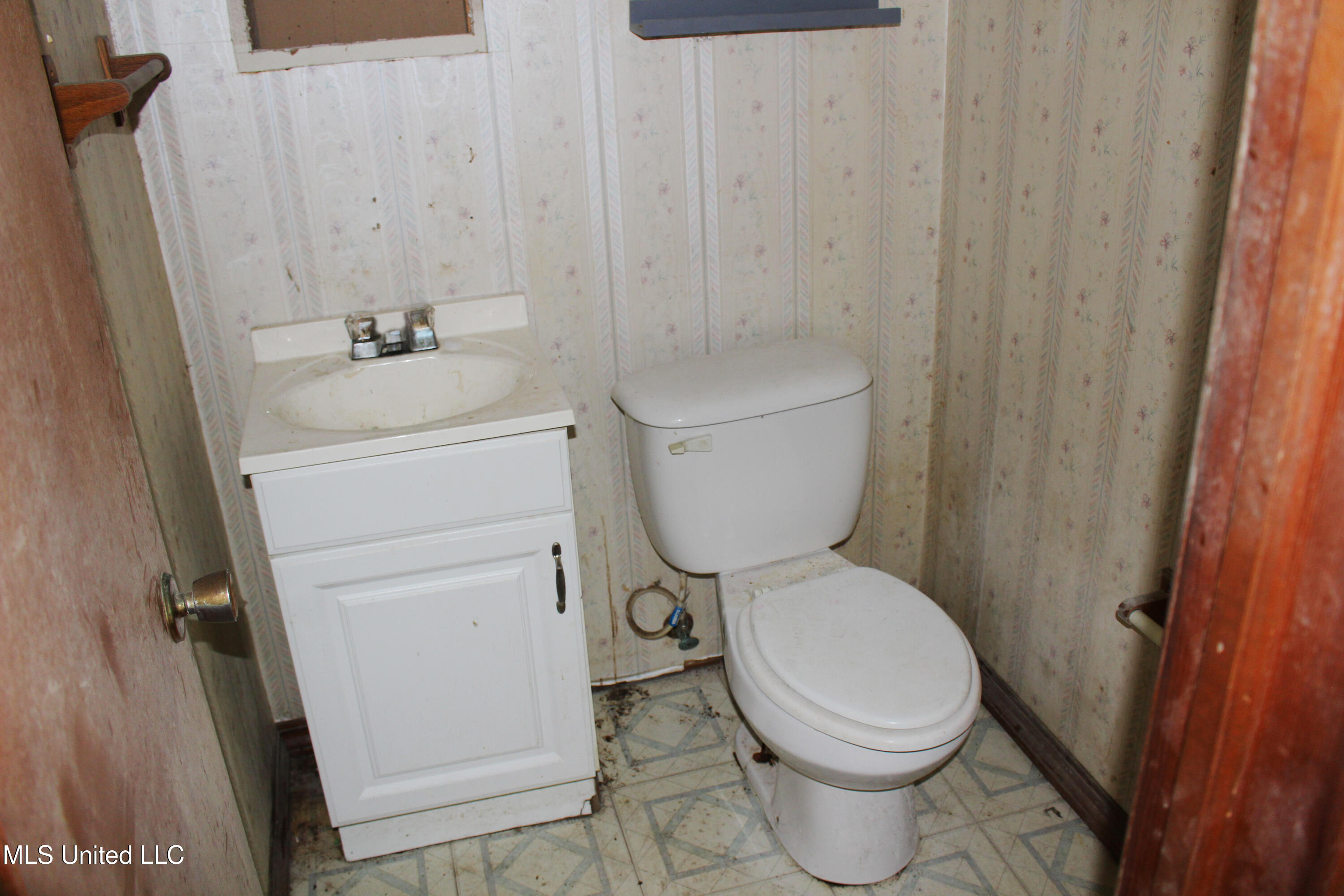 205 Shalimar Drive Property Photo 6