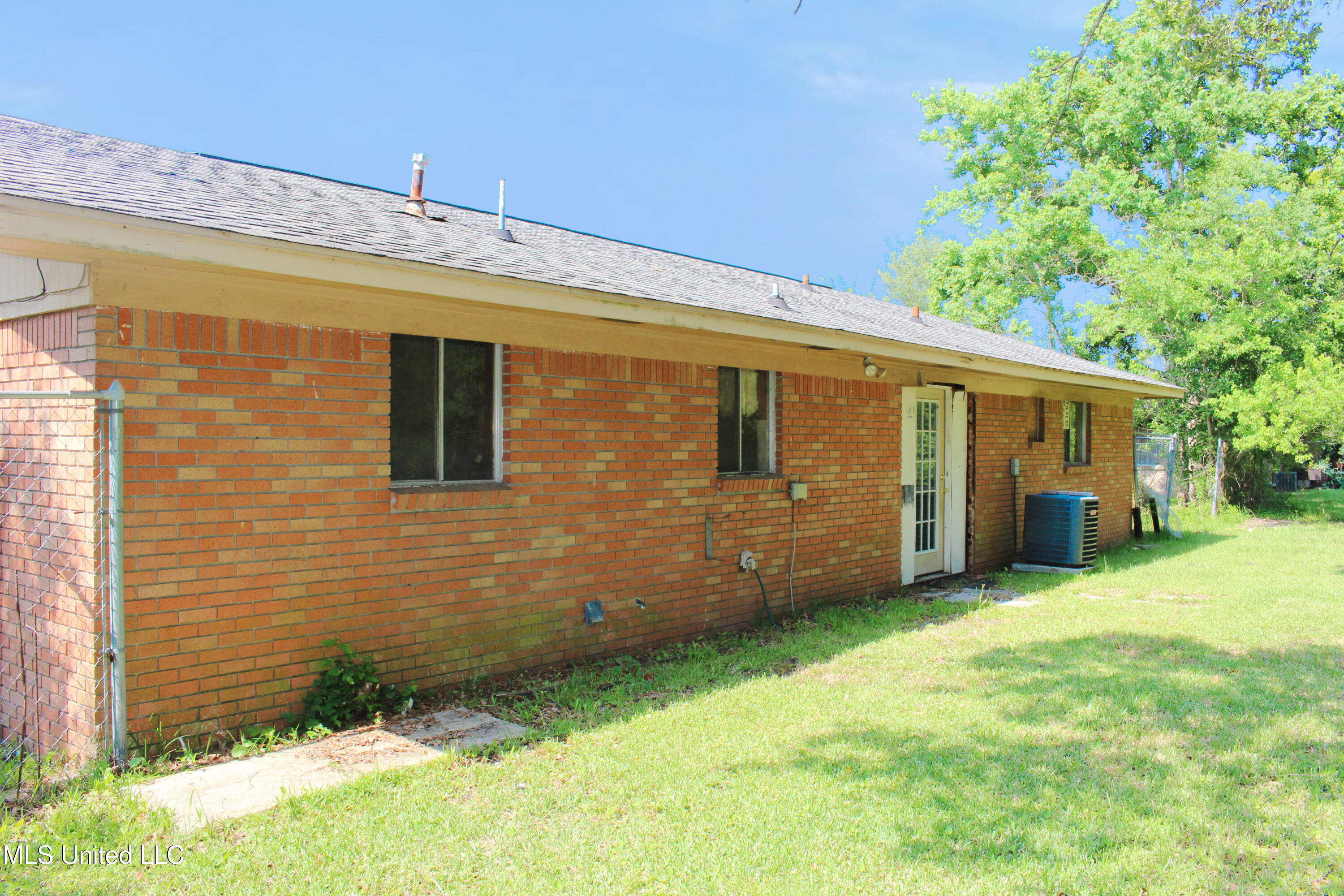 205 Shalimar Drive Property Photo 14