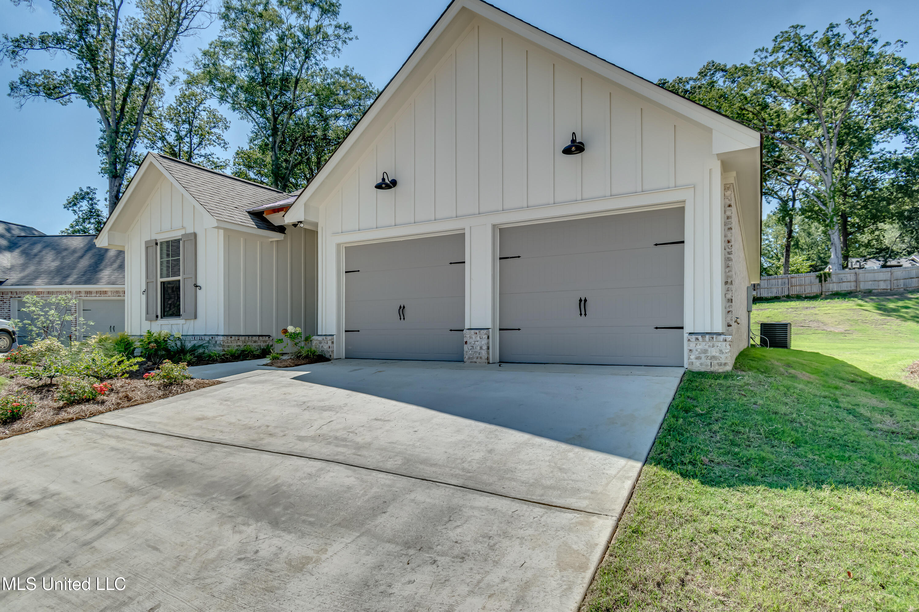 609 Cobalt Way Property Photo 4