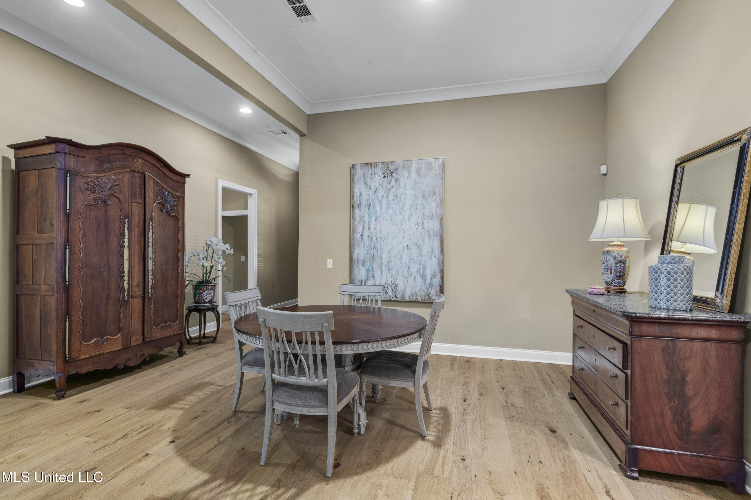 109 Hampton Chase Property Photo 4