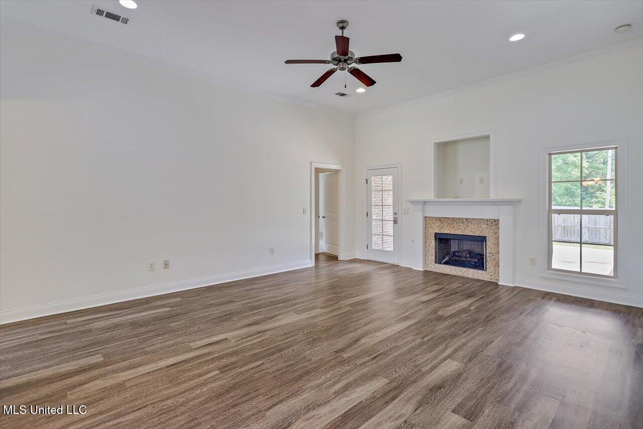 519 Morning Glory Cove Property Photo 8