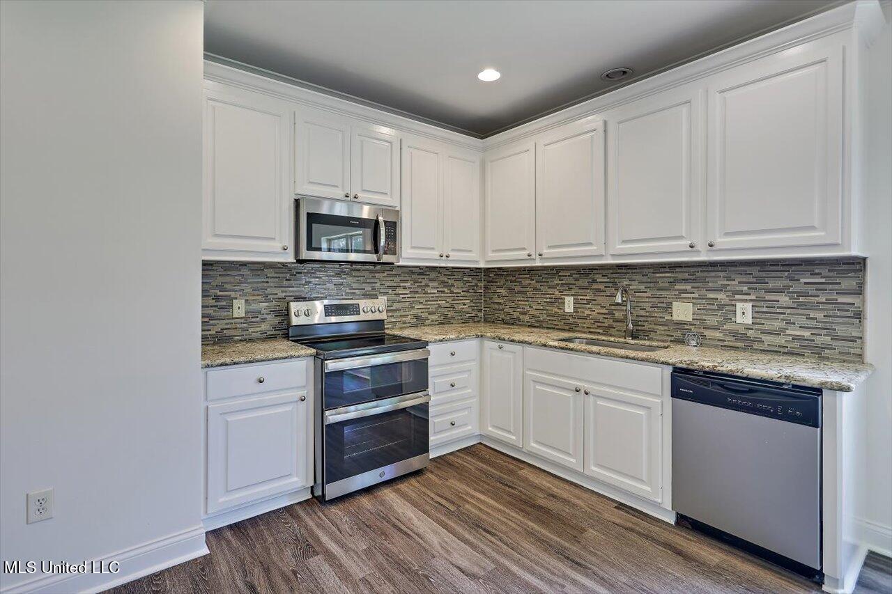 519 Morning Glory Cove Property Photo 9