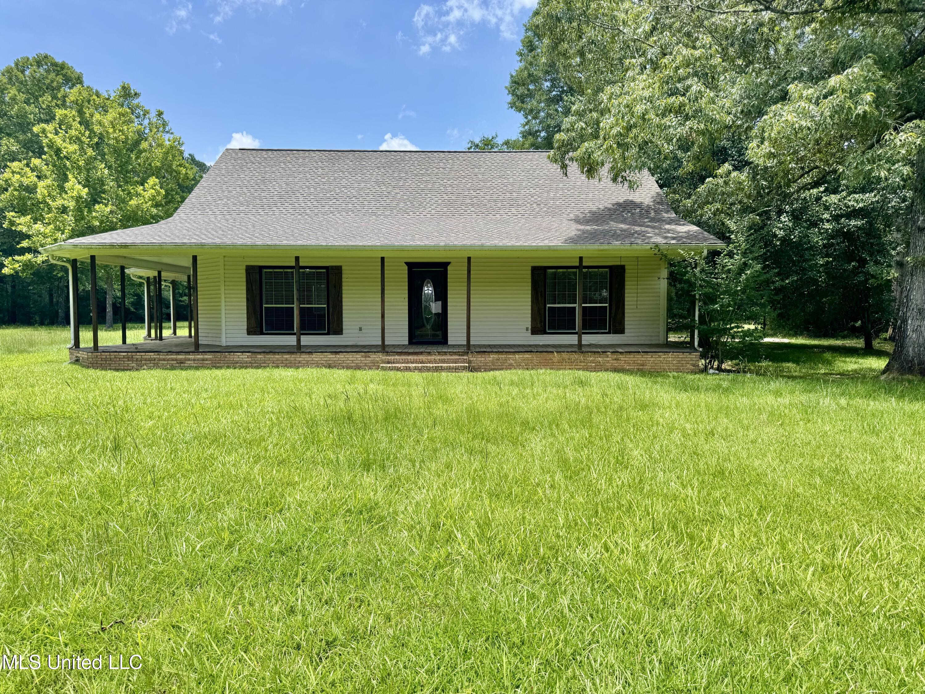 1104 County Road 266 Property Photo 1