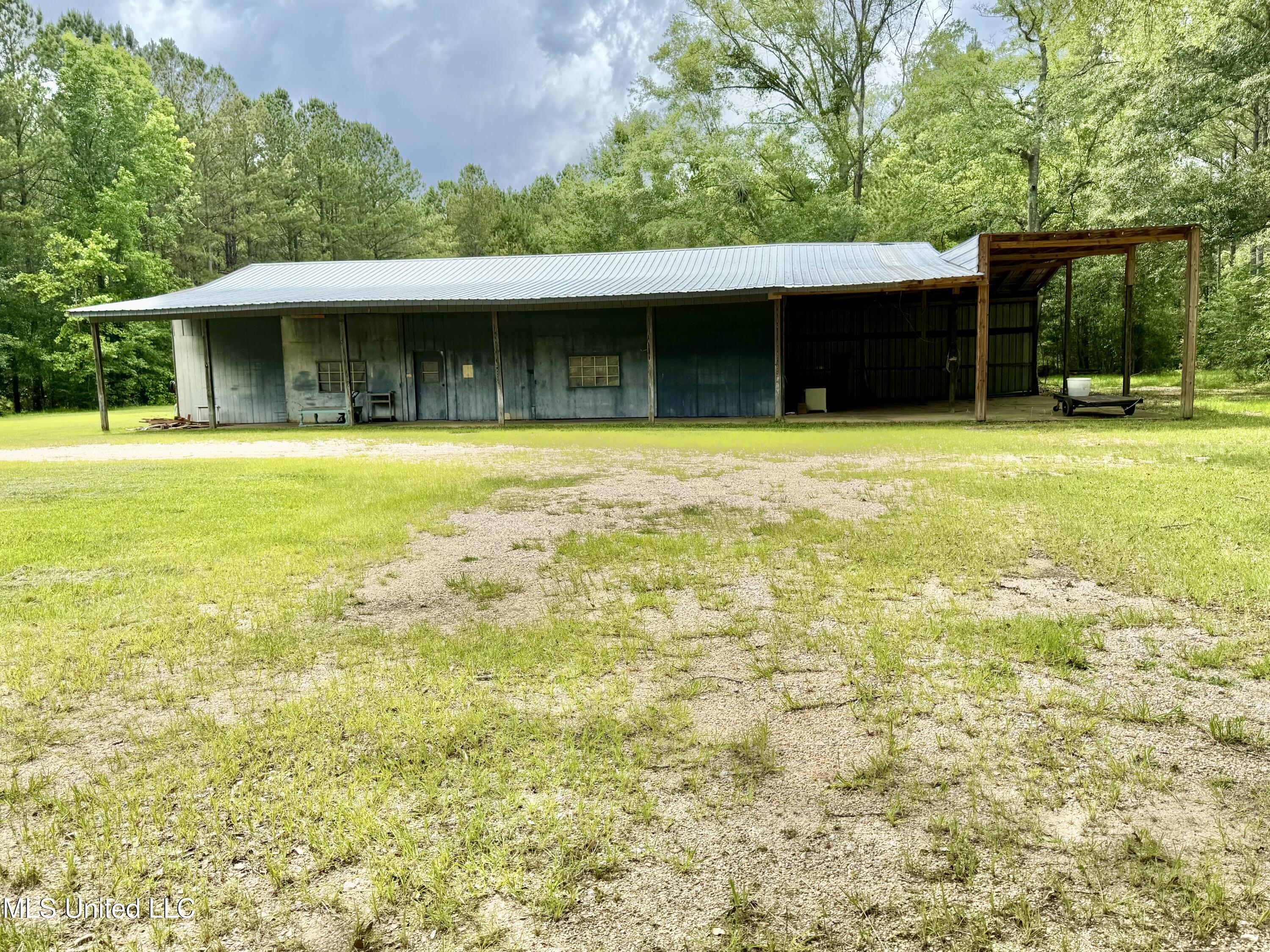 1104 County Road 266 Property Photo 4