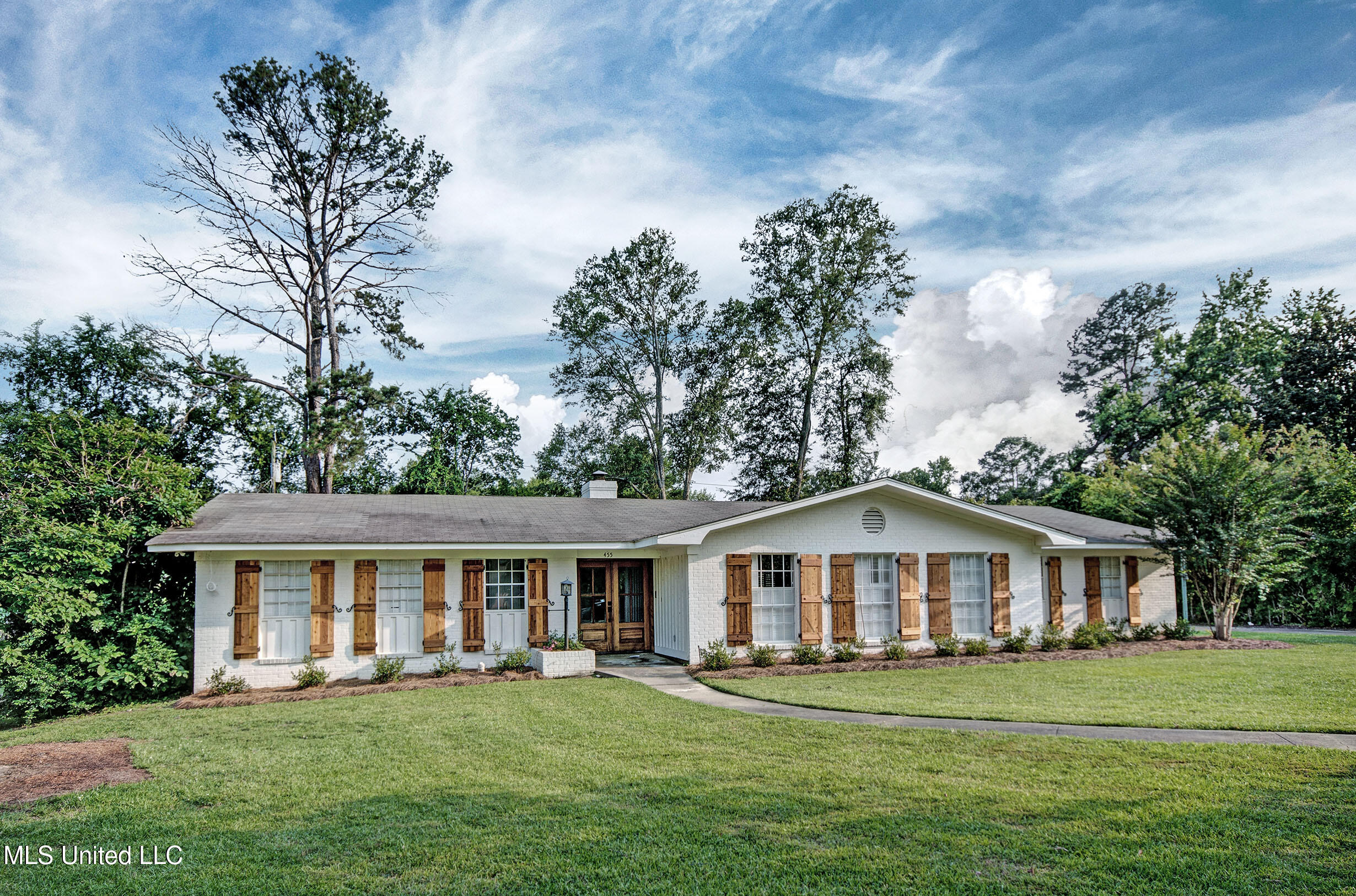 455 Armour Drive Property Photo 1