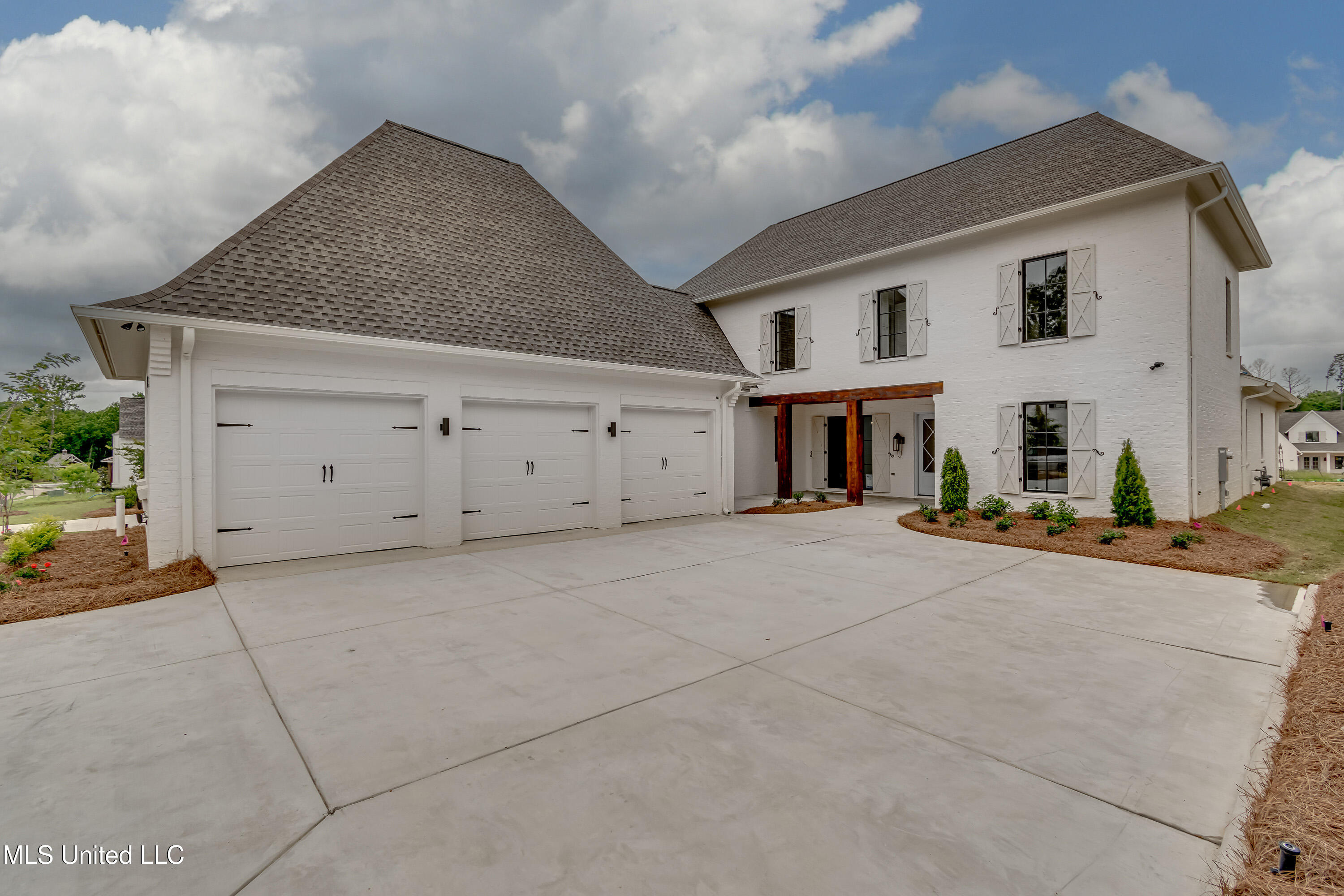 425 Whittington Circle Property Photo 1