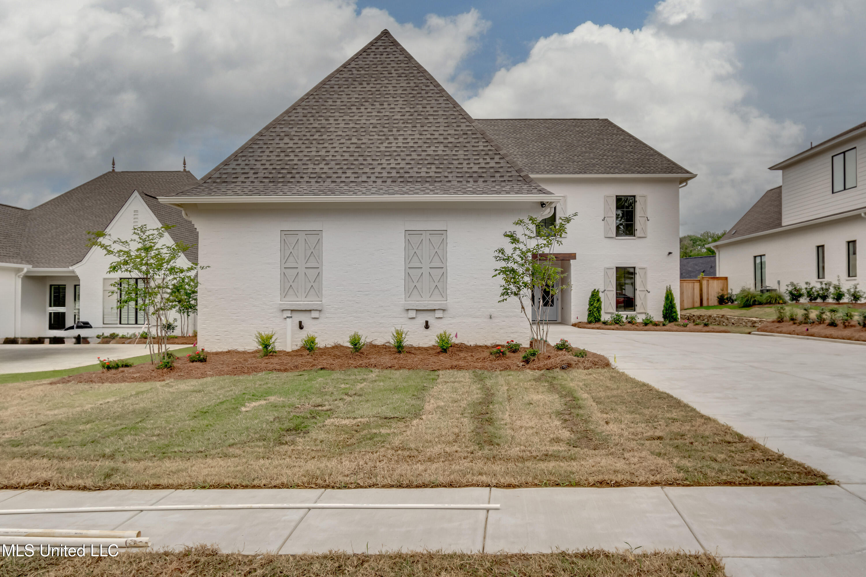 425 Whittington Circle Property Photo 2